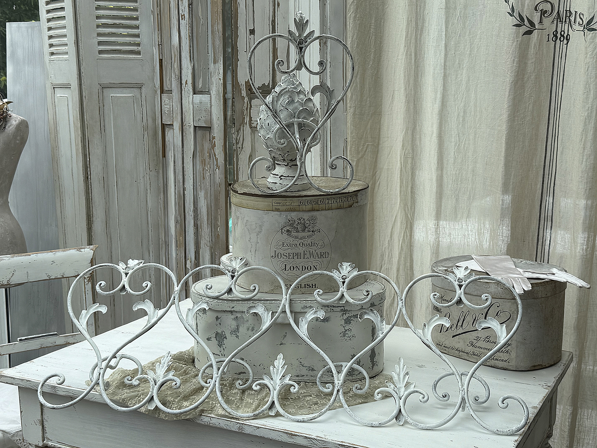 Alte Wandgarderoben im Jugendstil – im Duo***