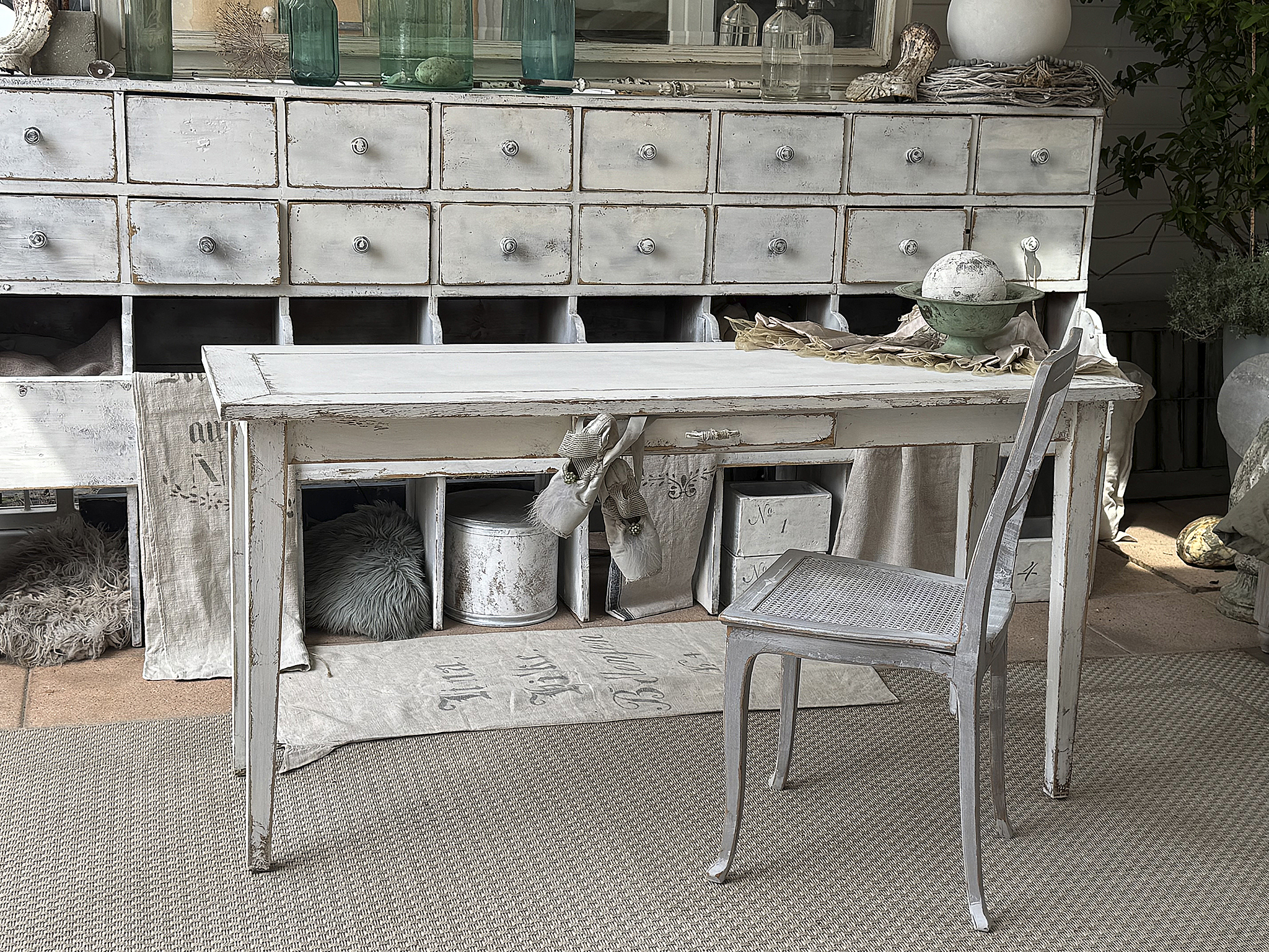 Edler Shabby-Chic-Konsolentisch aus Vollholz – zeitlose Eleganz mit Geschichte***