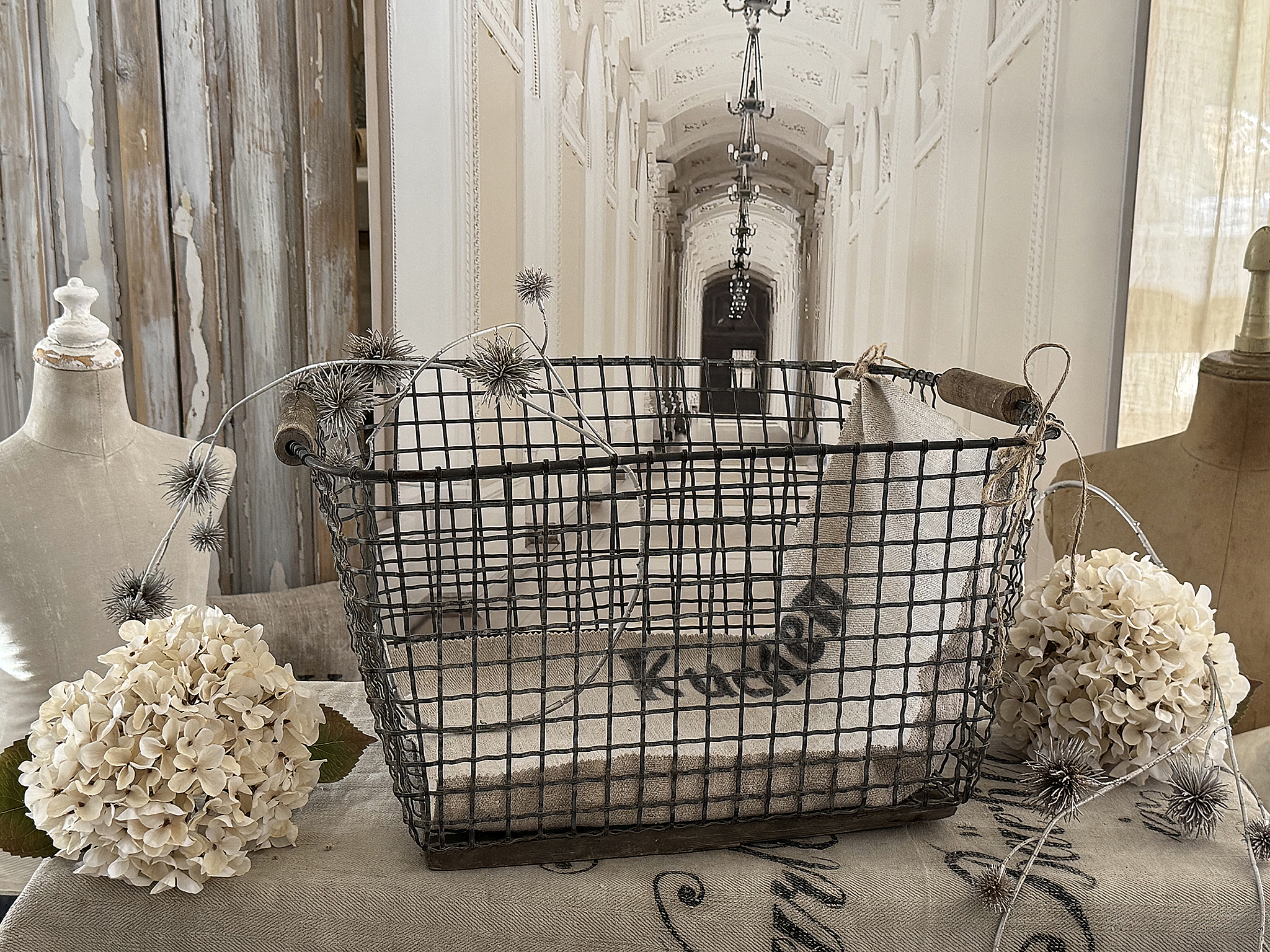  Alter Eisenkorb mit Leinen***