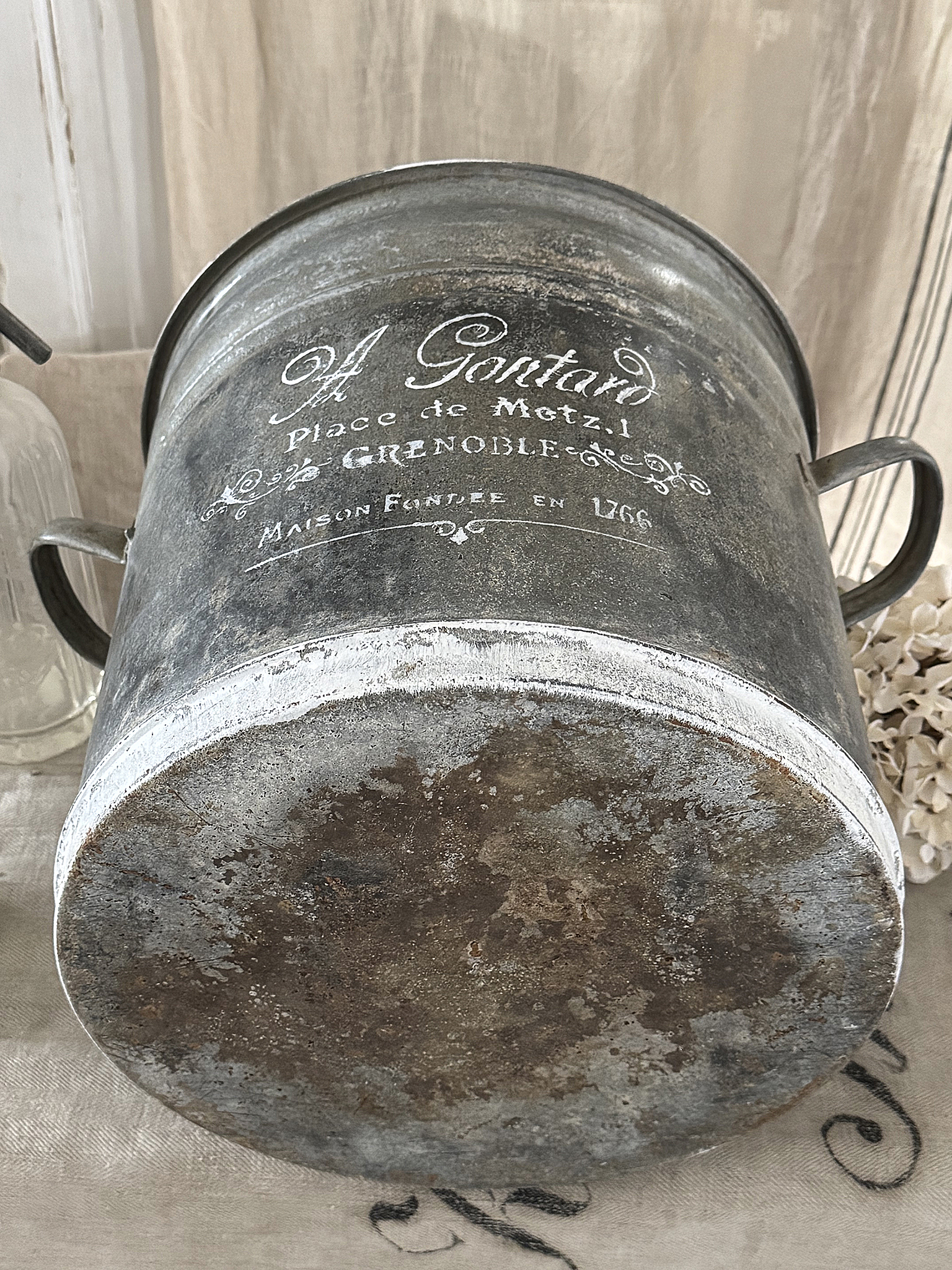 Alter Zinktopf mit französischem Flair***