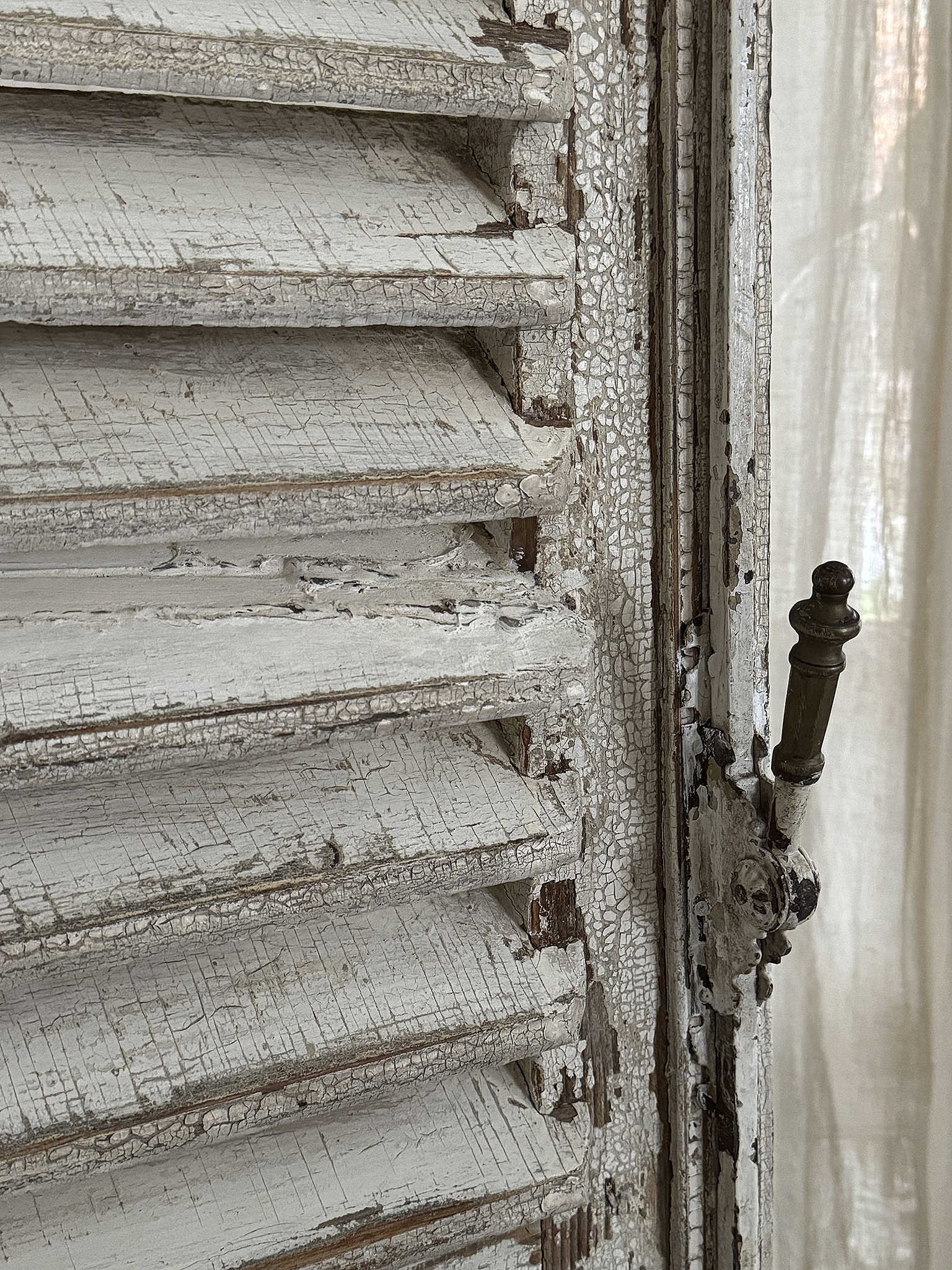 Großer antiker Lamellenladen mit Hebelgriff***