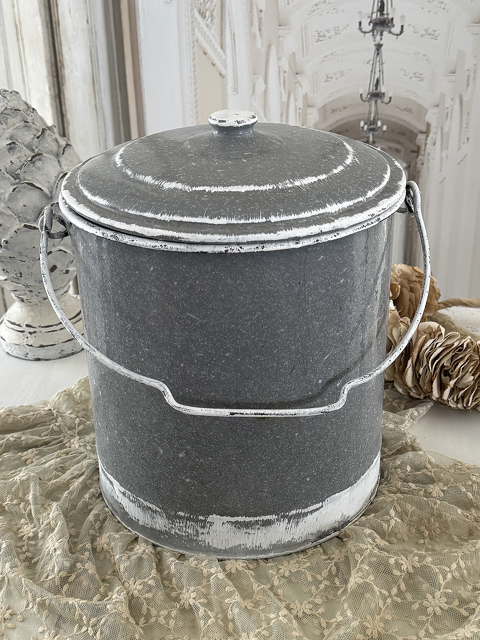 Alter Emaille-Eimer mit Deckel im Shabby Chic und französischem Schriftzug***