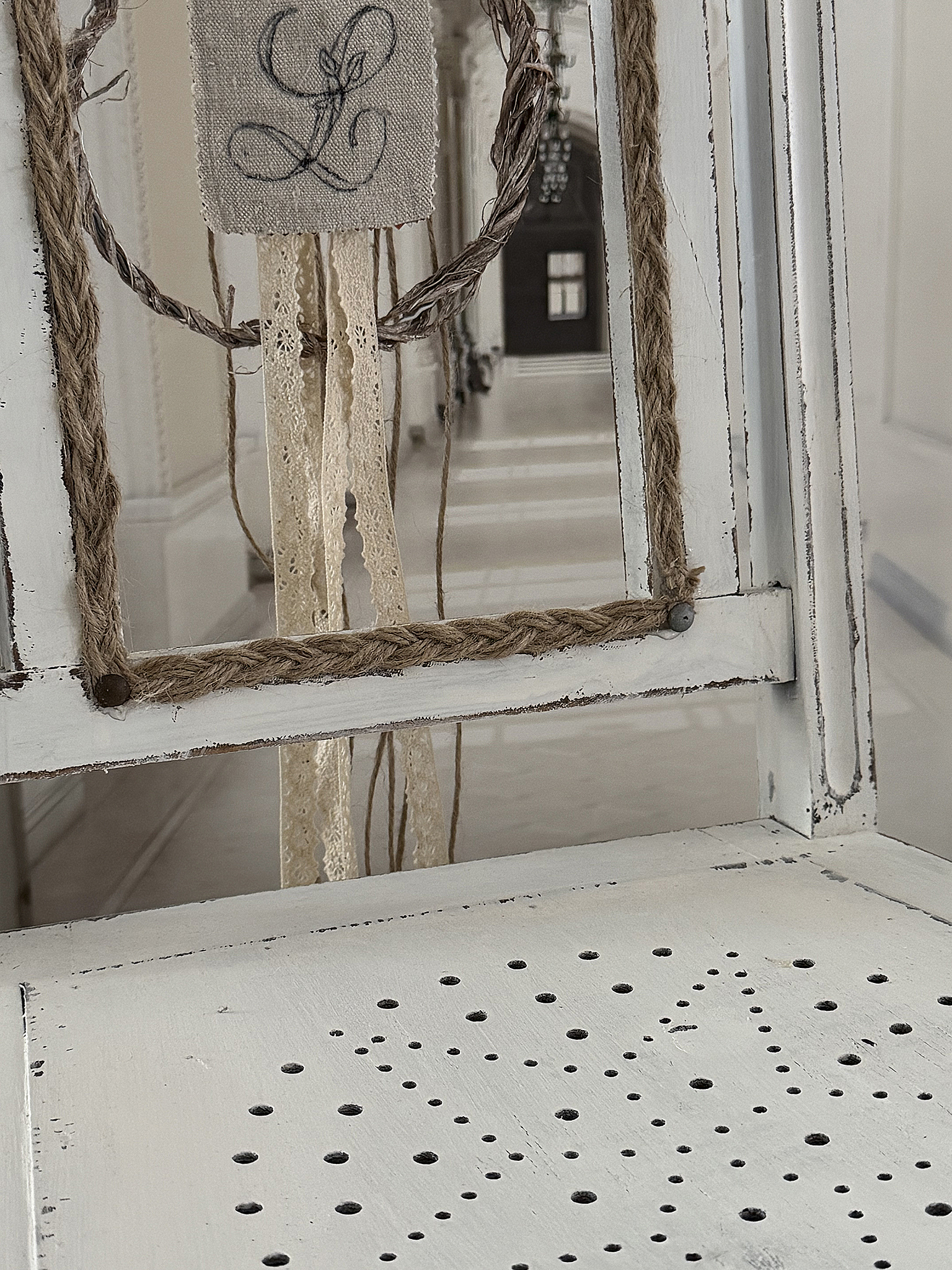 Antiker Gründerzeitstuhl im mattweißen Shabby-Kleid *** Antiker Gründerzeitstuhl im mattweißen Shabby-Kleid ***