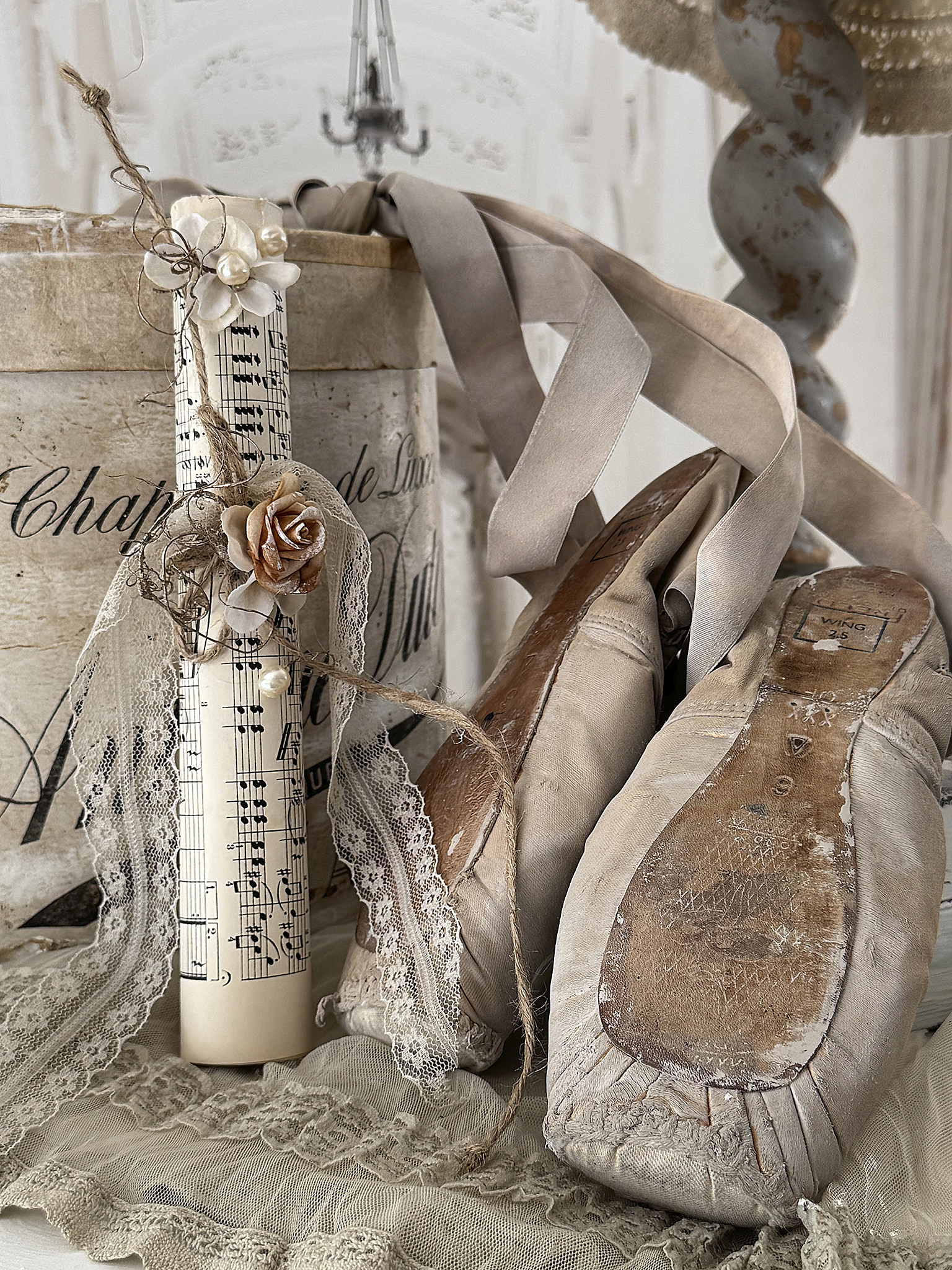 Vintage Spitzenschuhe Sandtaupe mit Monogramm B***