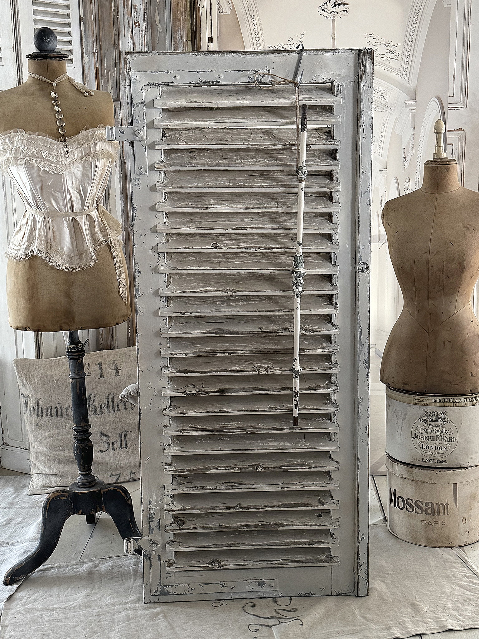 Wunderschöner antiker Lamellenladen im authentischen Vintage-Charme***