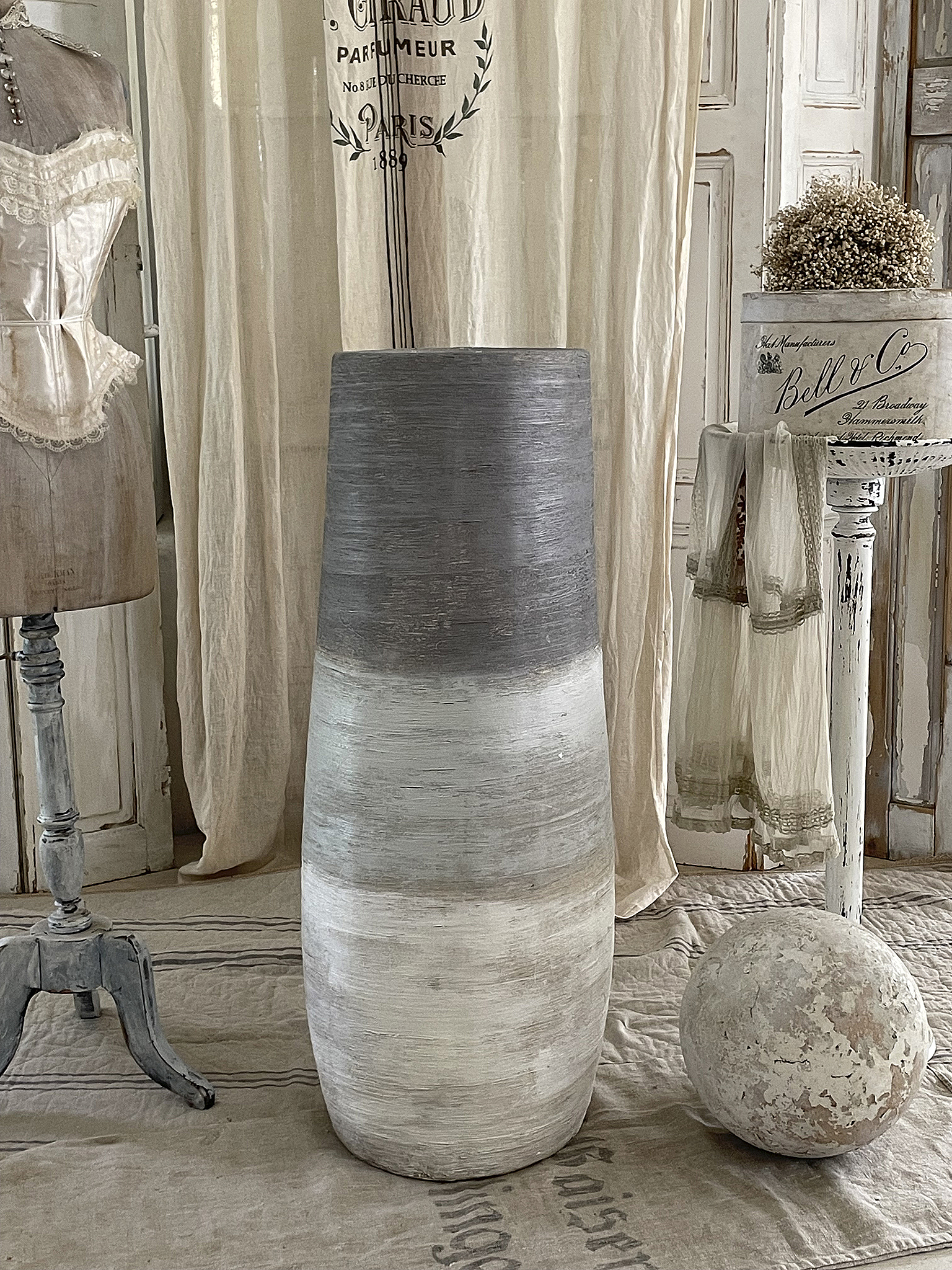 Imposante Bodenvasen Deko-Objekt