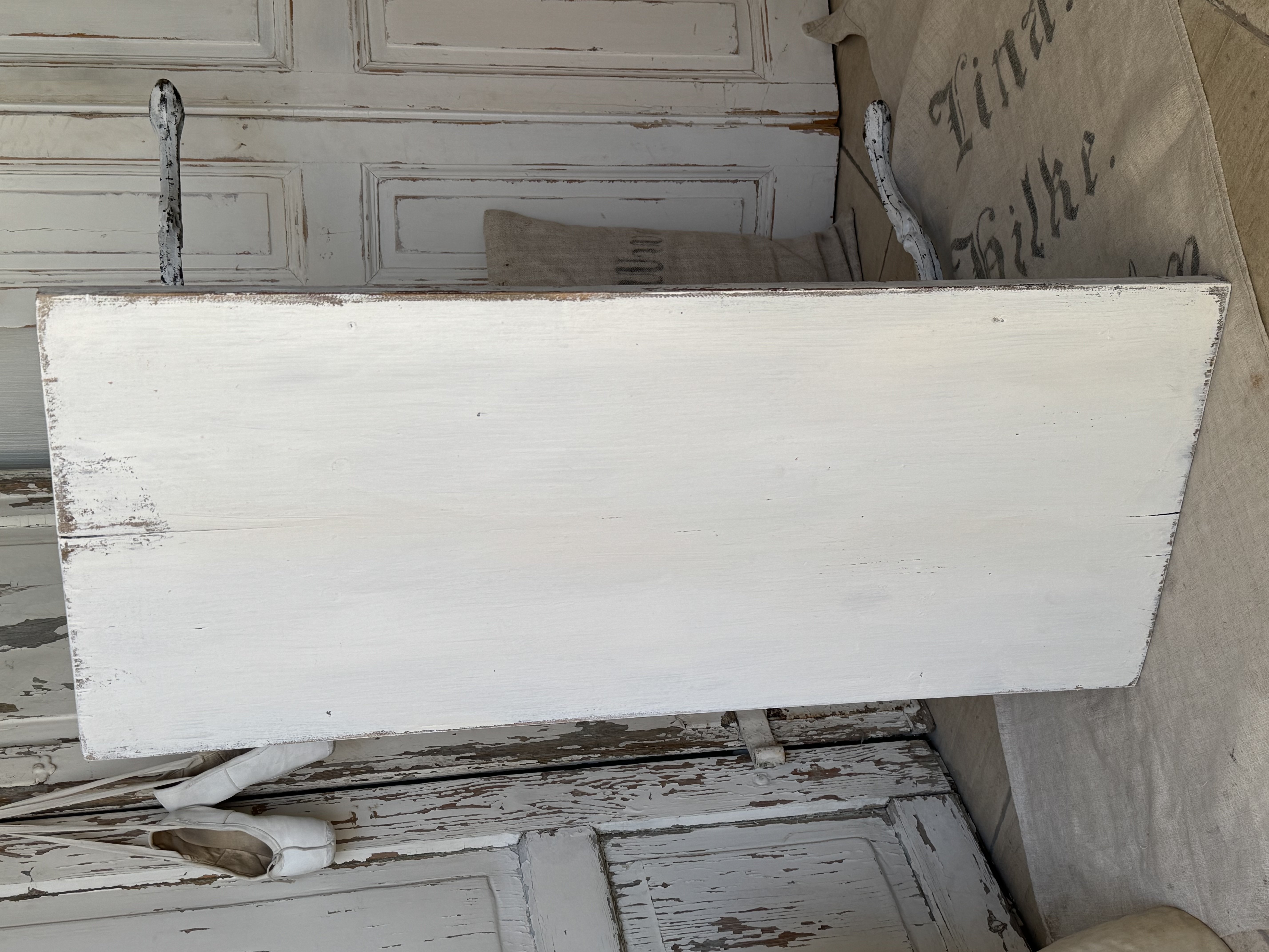 Alter Beistell- bzw. Konsolentisch im Shabby-Kleid***