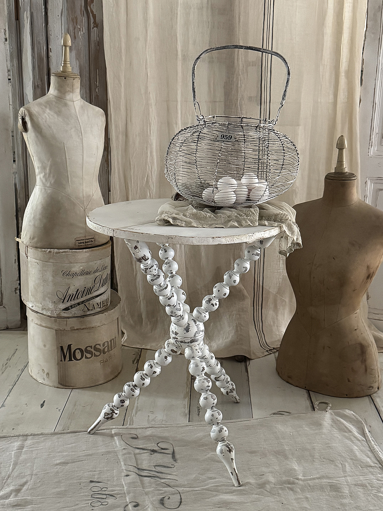  Alter, ausgefallener Beistelltisch ein zauberhaftes Einzelstück***