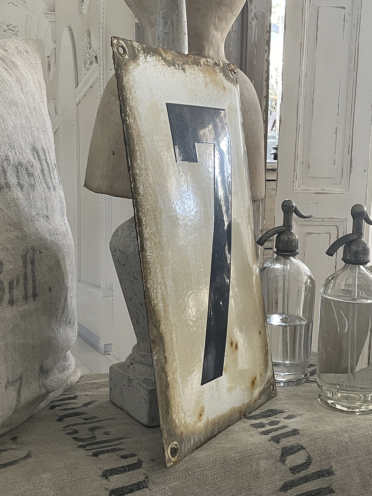 Metallschild mit der Nummer 7, vintage Stil, dekorativ