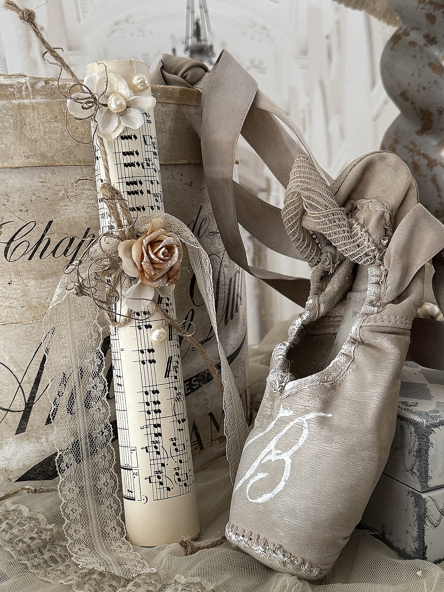 Vintage Spitzenschuhe Sandtaupe mit Monogramm B***