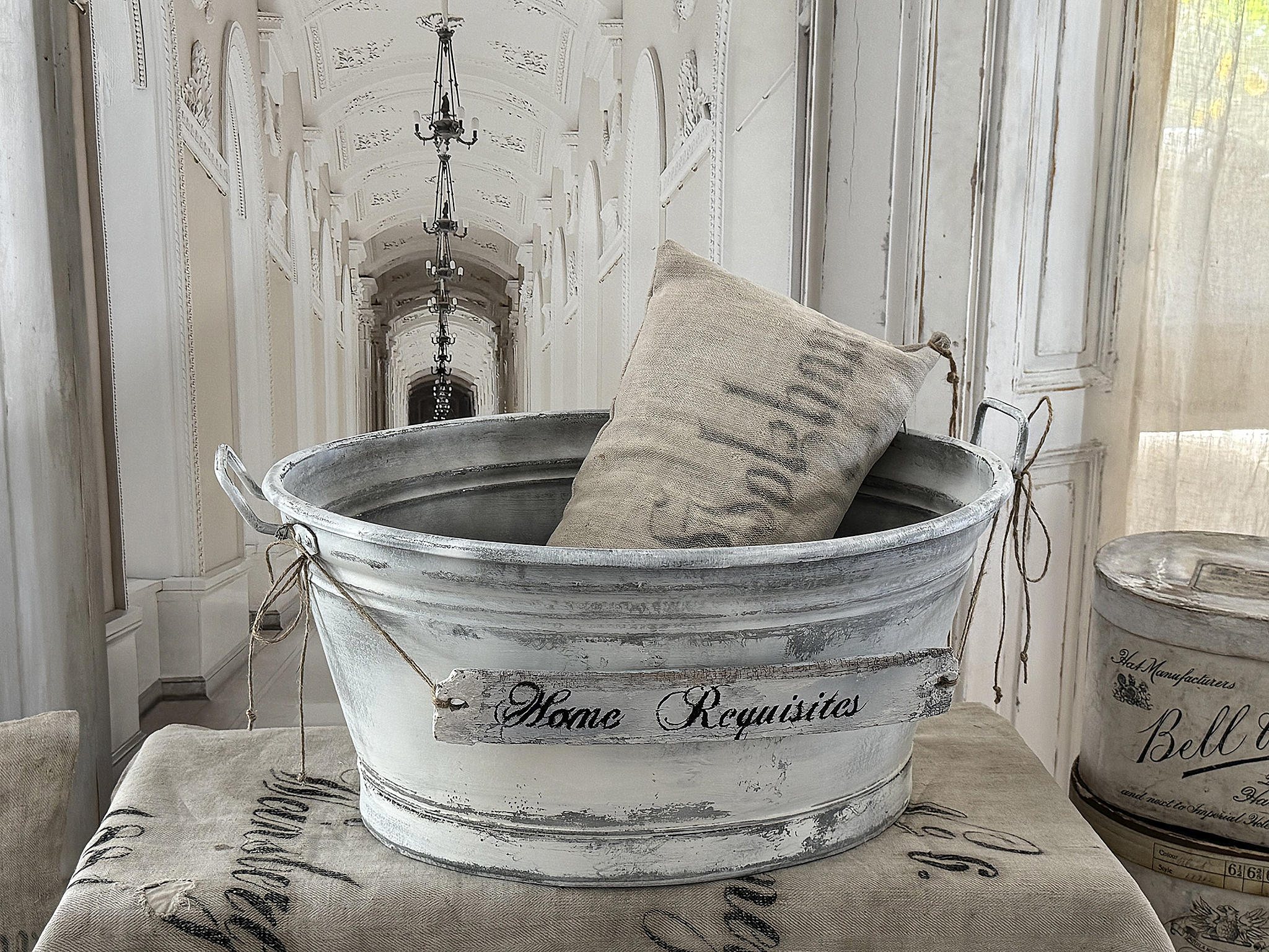 Alte Zinkwanne im Vintagekleid mit Holzschild***