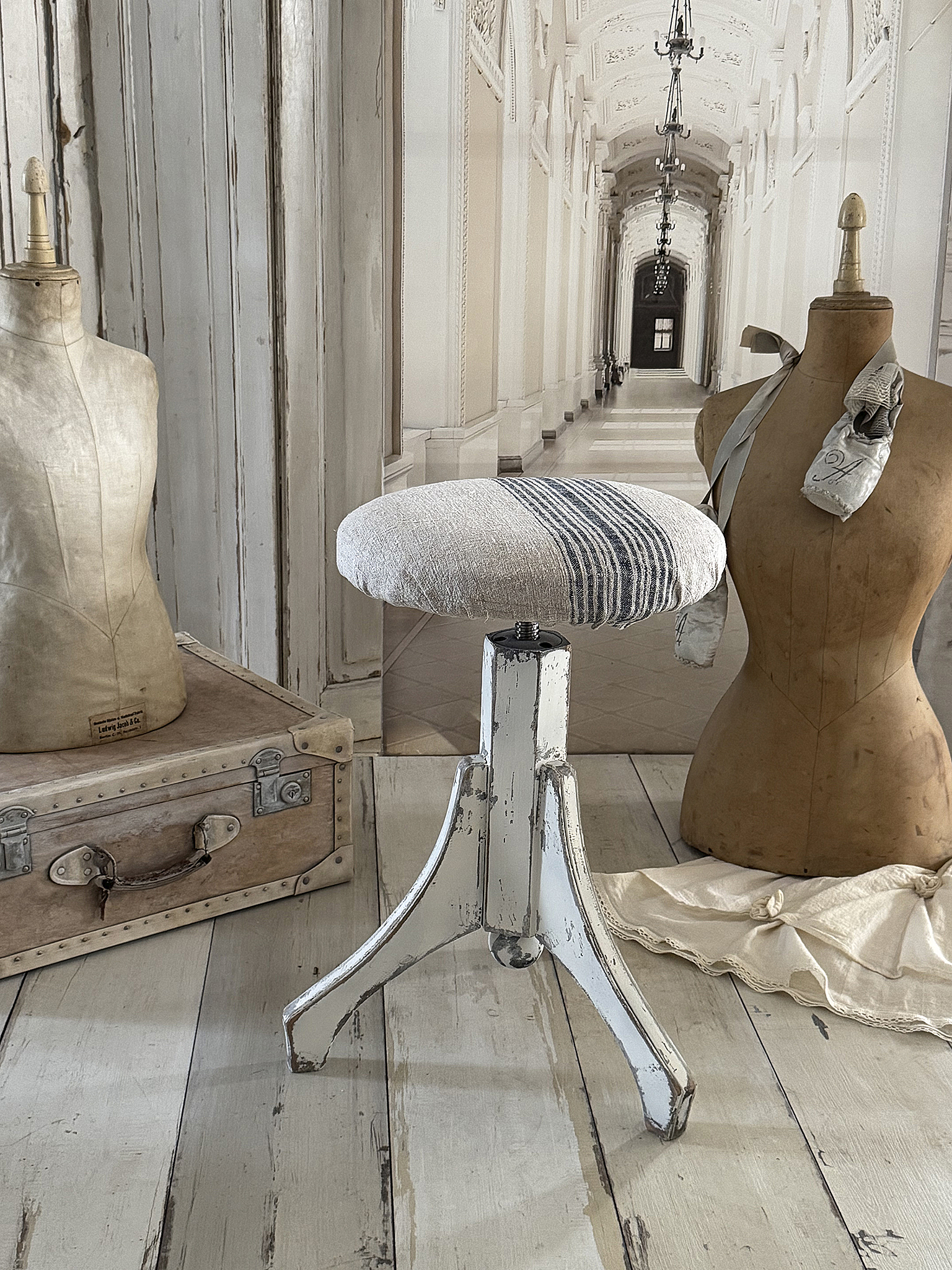 Wunderschöner vintage Klavierhocker mit altem Leinen***