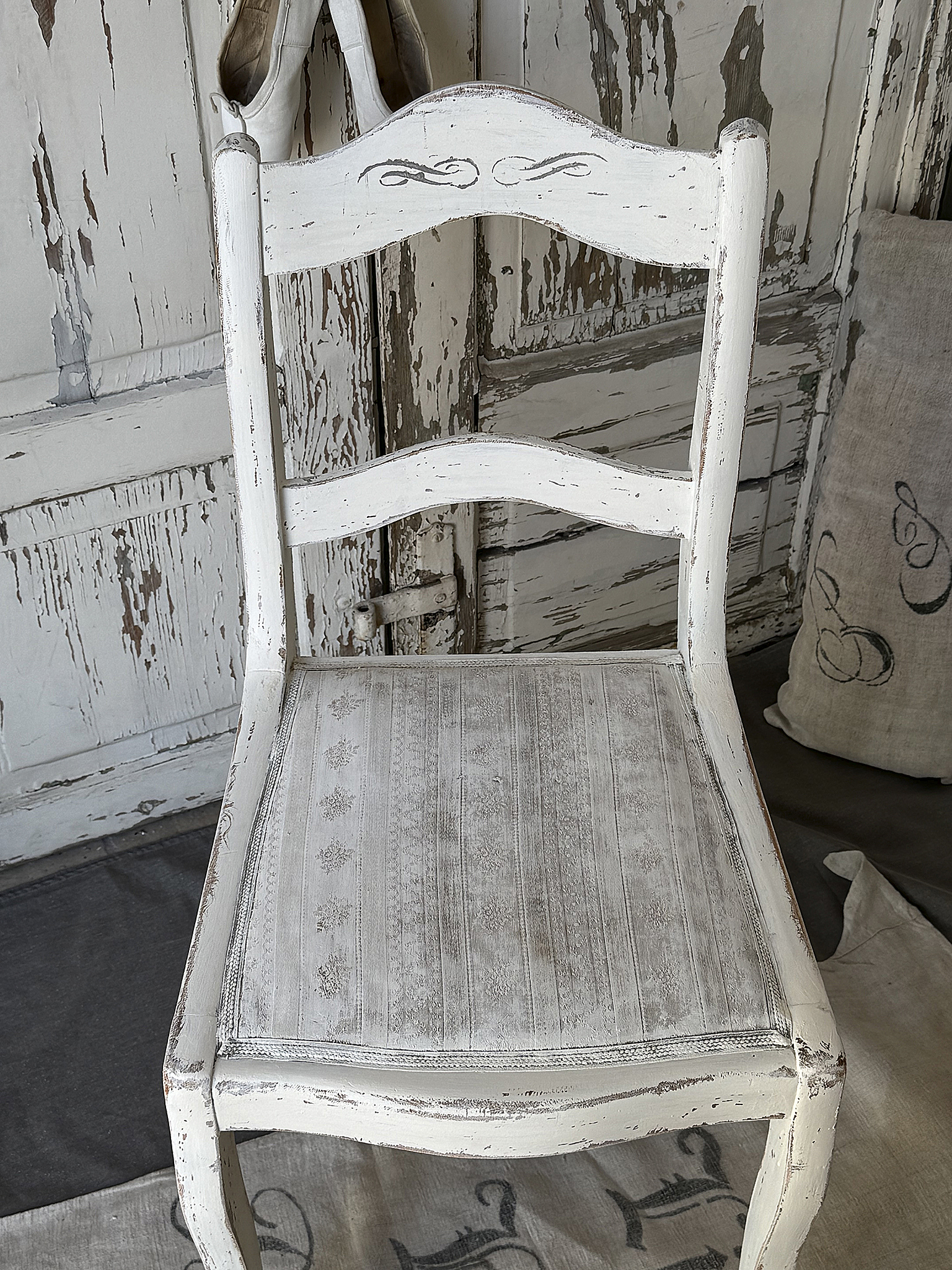 Antiker Biedermeier-Stuhl im Vintage-Kleid***