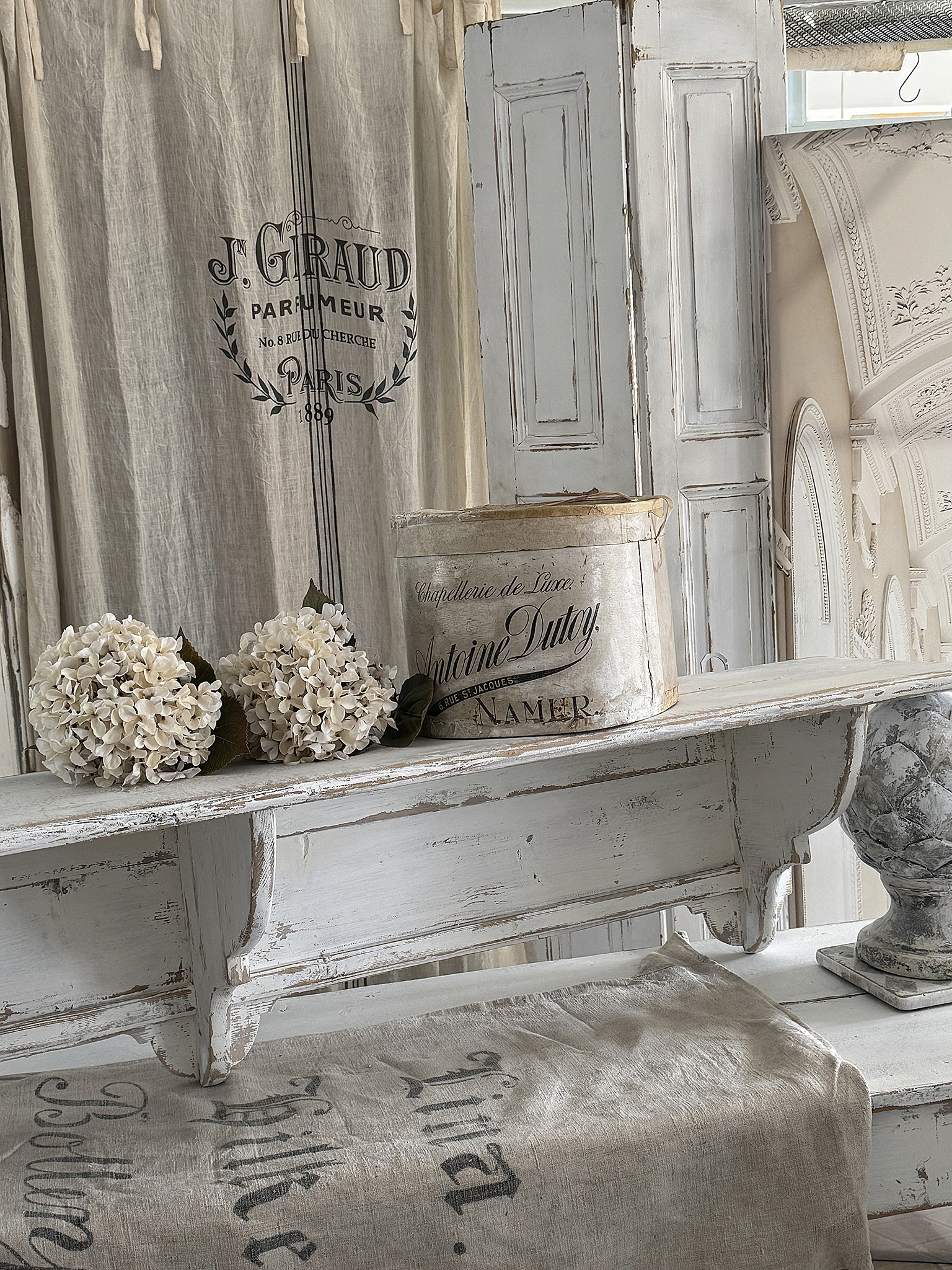 Antikes langes Gründerzeit-Regal im Shabby-Chic***