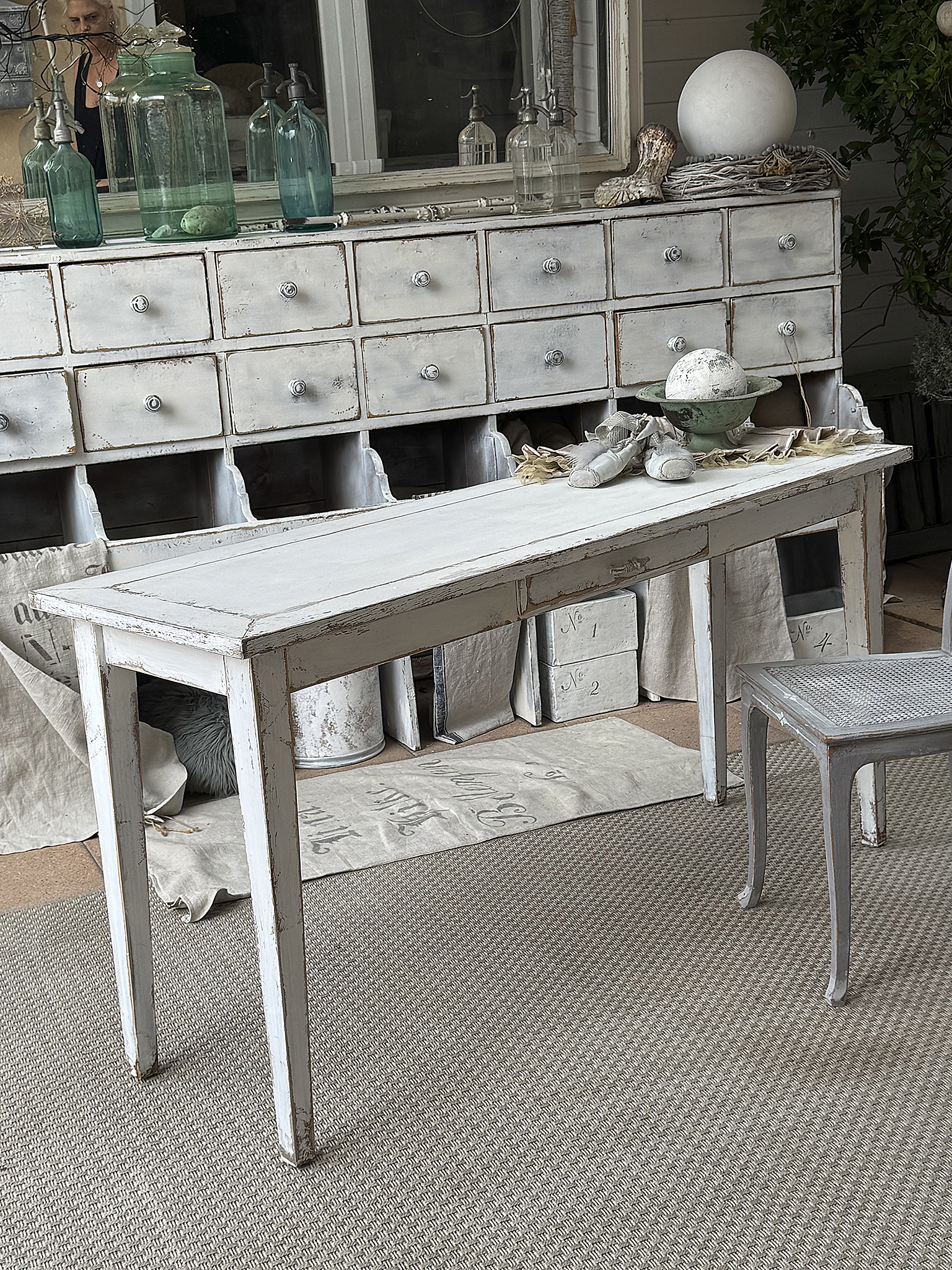 Edler Shabby-Chic-Konsolentisch aus Vollholz – zeitlose Eleganz mit Geschichte***