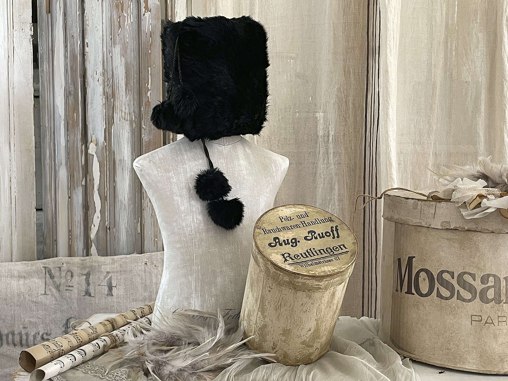 Antike Pelzschachtel mit Muff***
