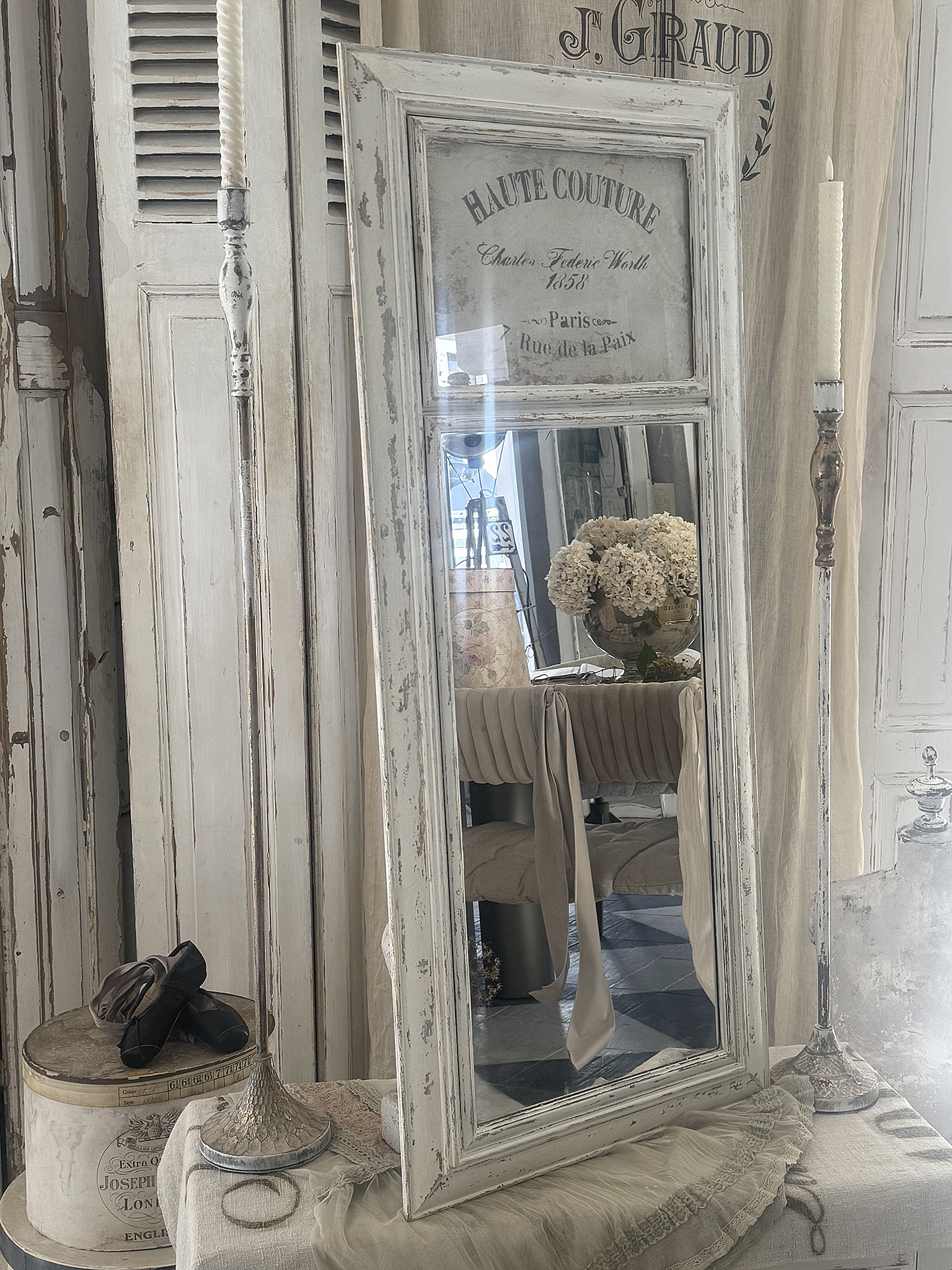 Großer Shabby Spiegel – Haute Couture Paris***
