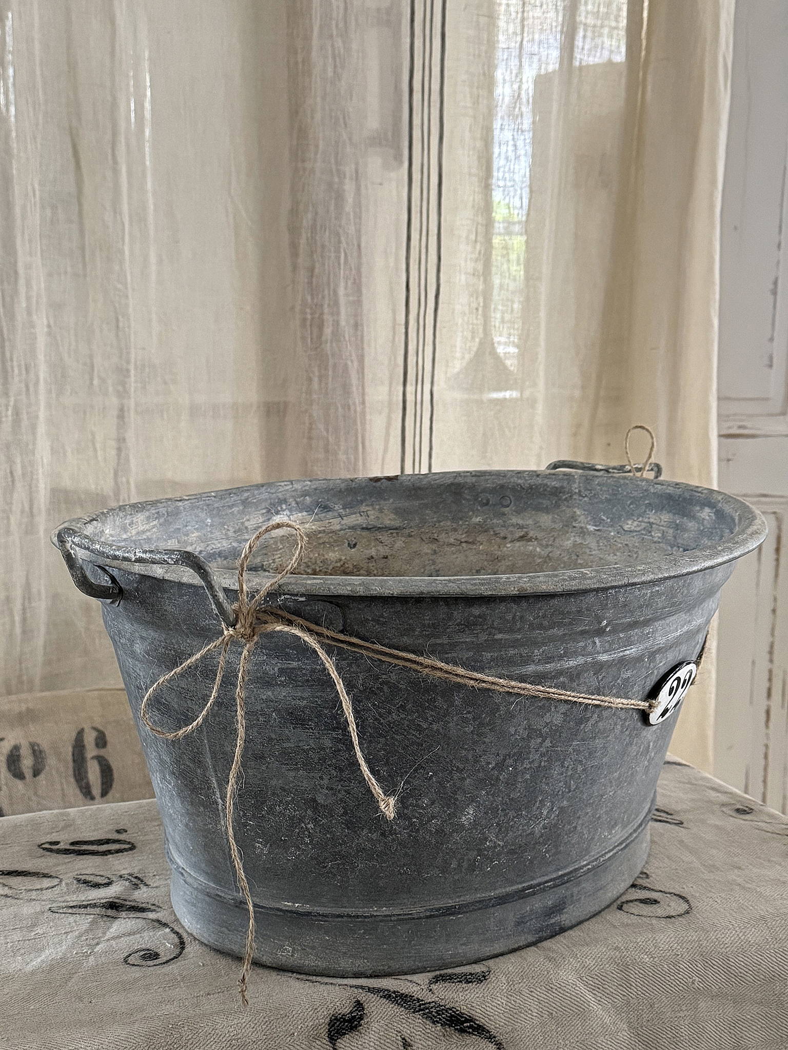 Alte Zinkwanne mit Emaille-Schild 22 ***