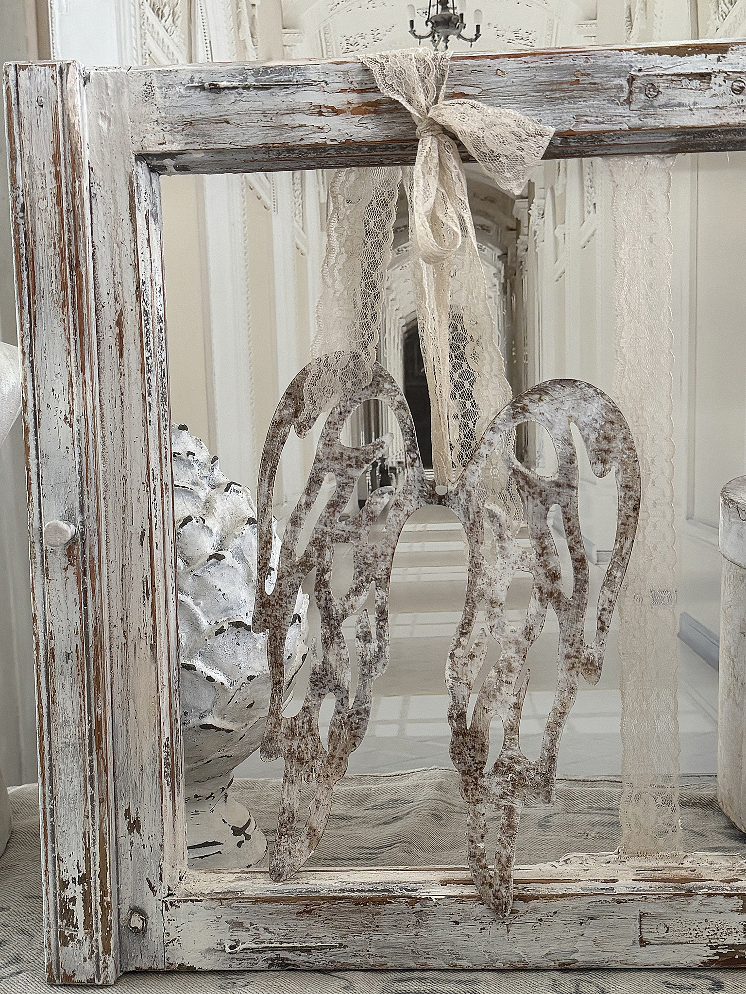 Süßer, alter Holzfensterrahmen – mit Engelflügel & filigranem Spitzenband*** Süßer, alter Holzfensterrahmen – mit Engelflügel & filigranem Spitzenband***