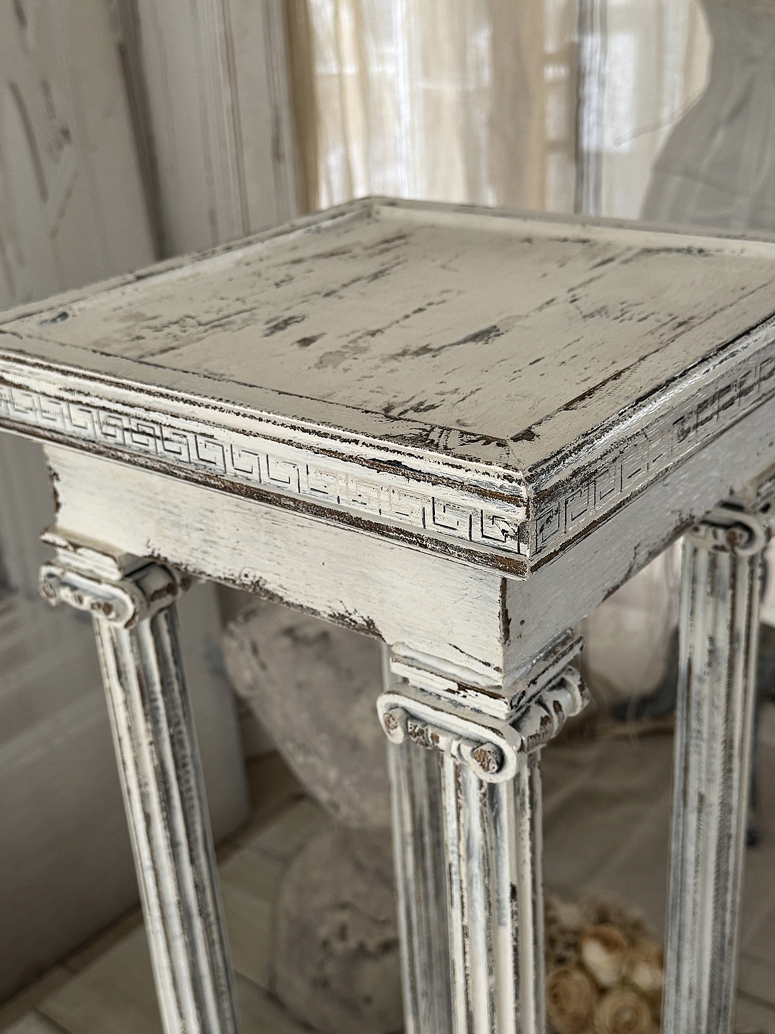 Antikes Shabby-Chic Standsäulenregal aus Vollholz – ein außergewöhnliches Liebhaberstück*** 
