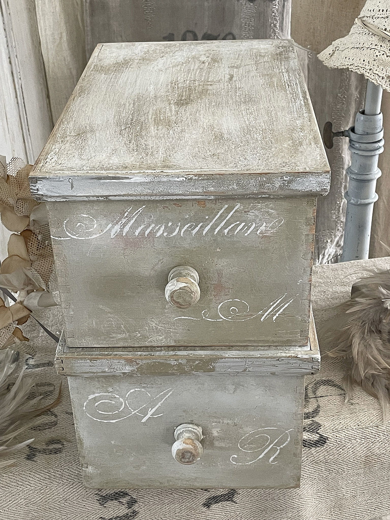 Alte Deckelkiste im sanftem Shabbykleid *** Alte Deckelkiste im sanftem Shabbykleid ***