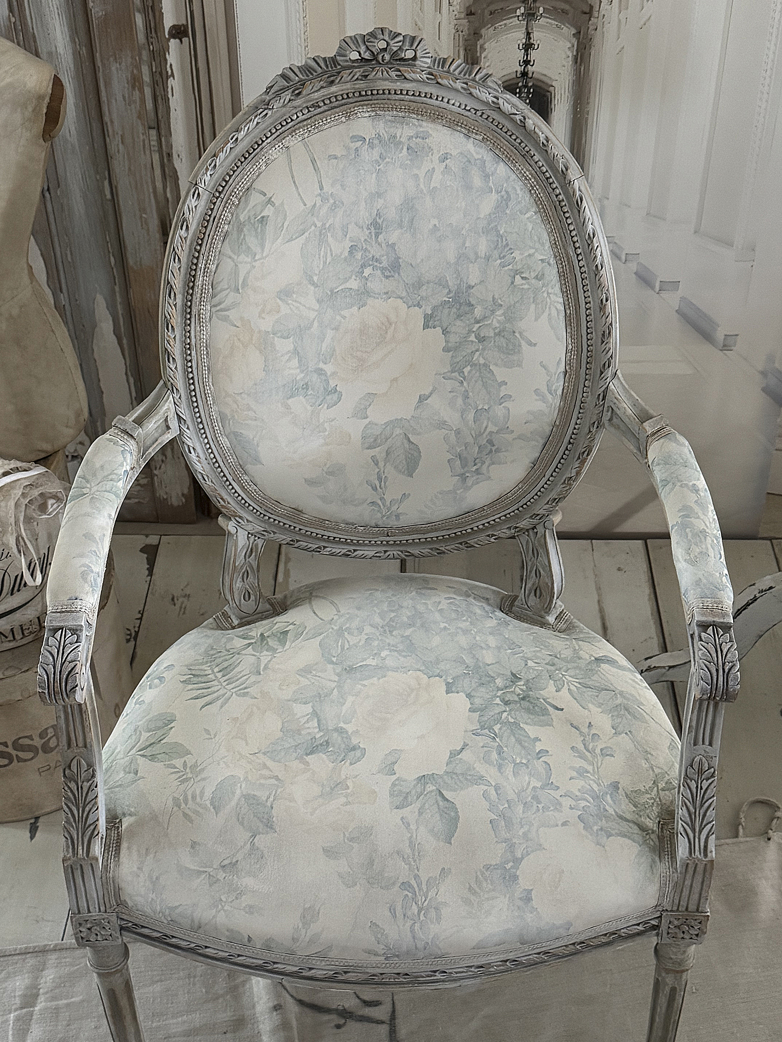 Romantischer Vintage-Armlehnsessel – ein Einzelstück mit Seele***