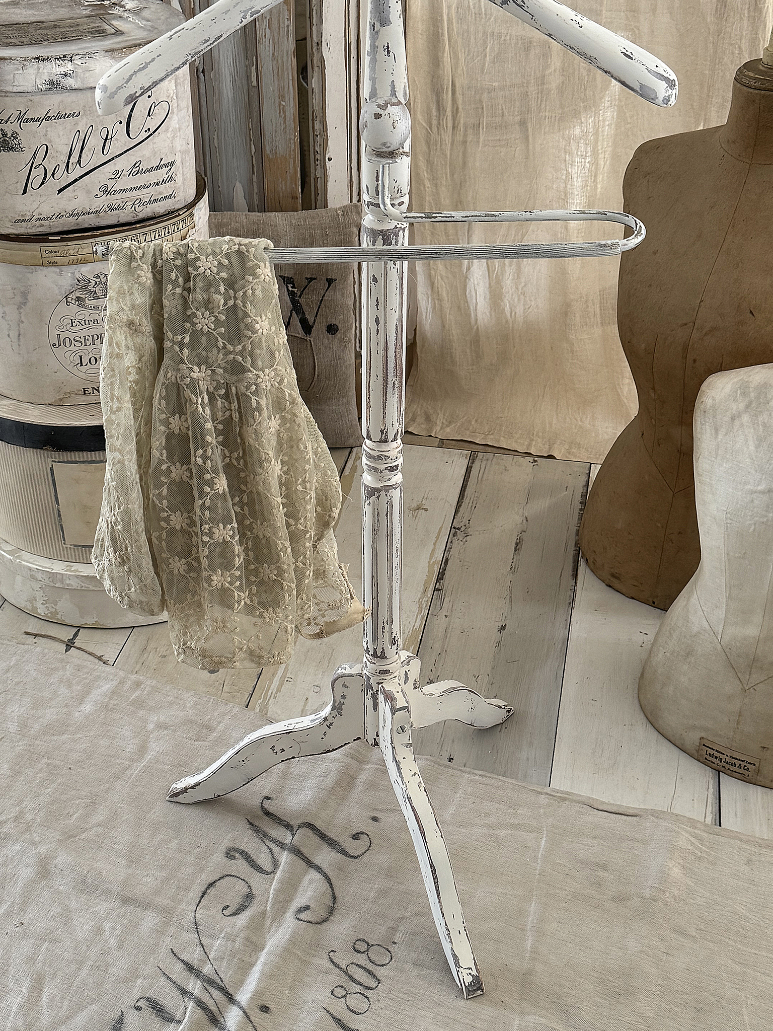 Stummer Diener im Shabbykleid***