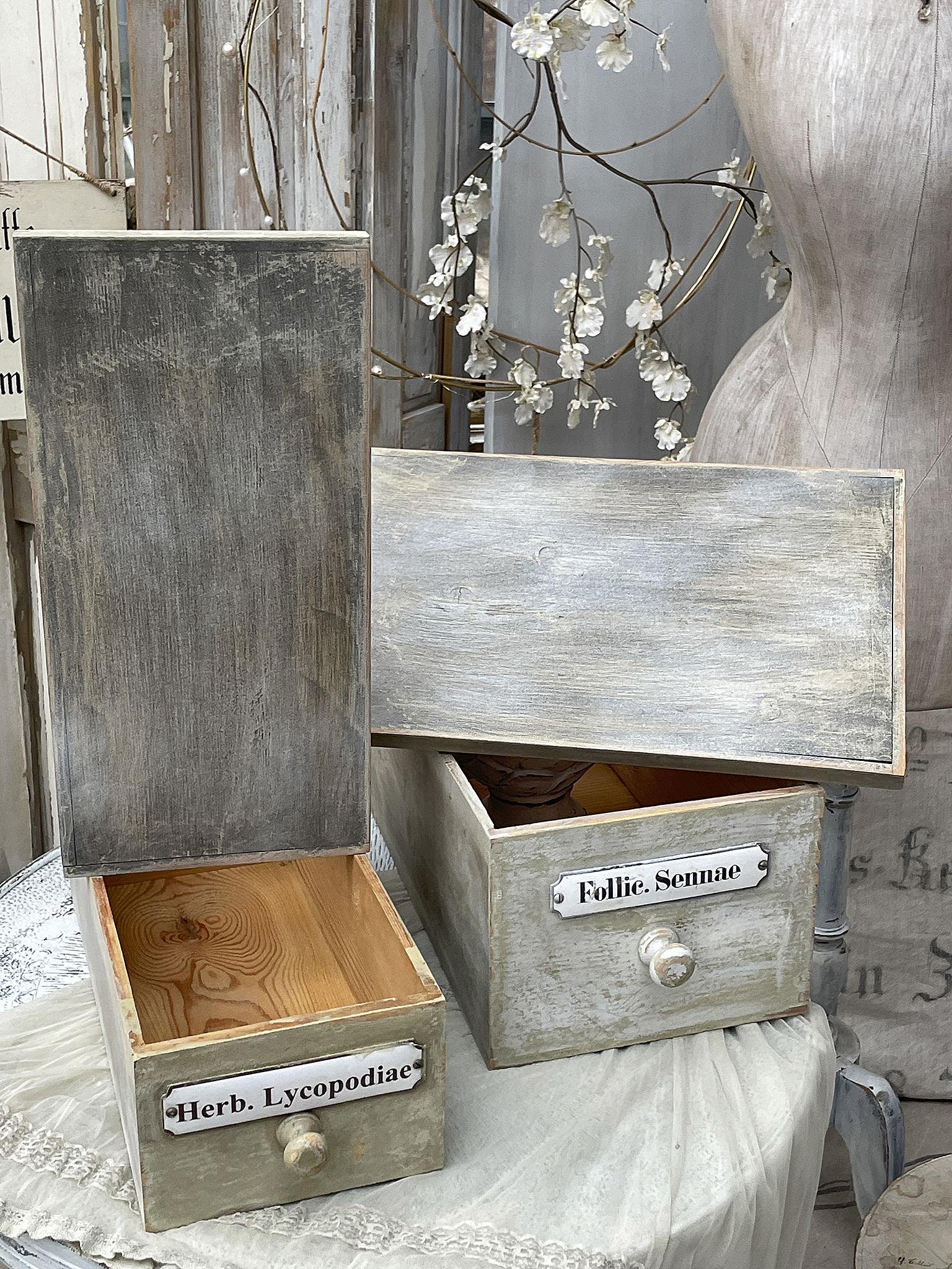 Duo alte Holz Apothekerkisten mit Deckel im original Lack*** Duo alte Holz Apothekerkisten mit Deckel im original Lack***