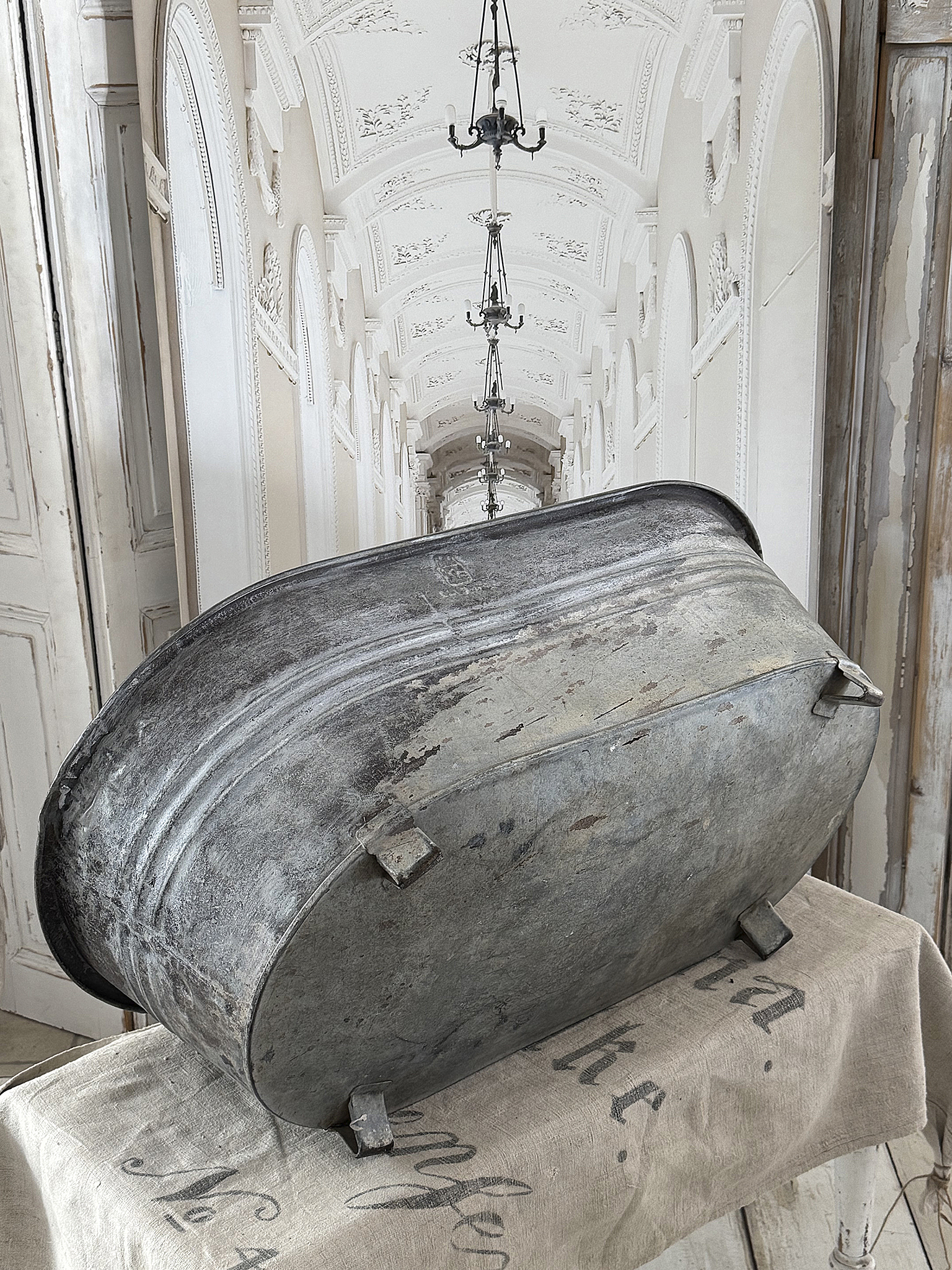 Seltene alte Zinkwanne mit wunderschöner gewachsener Patina und besonderer Formgebung***