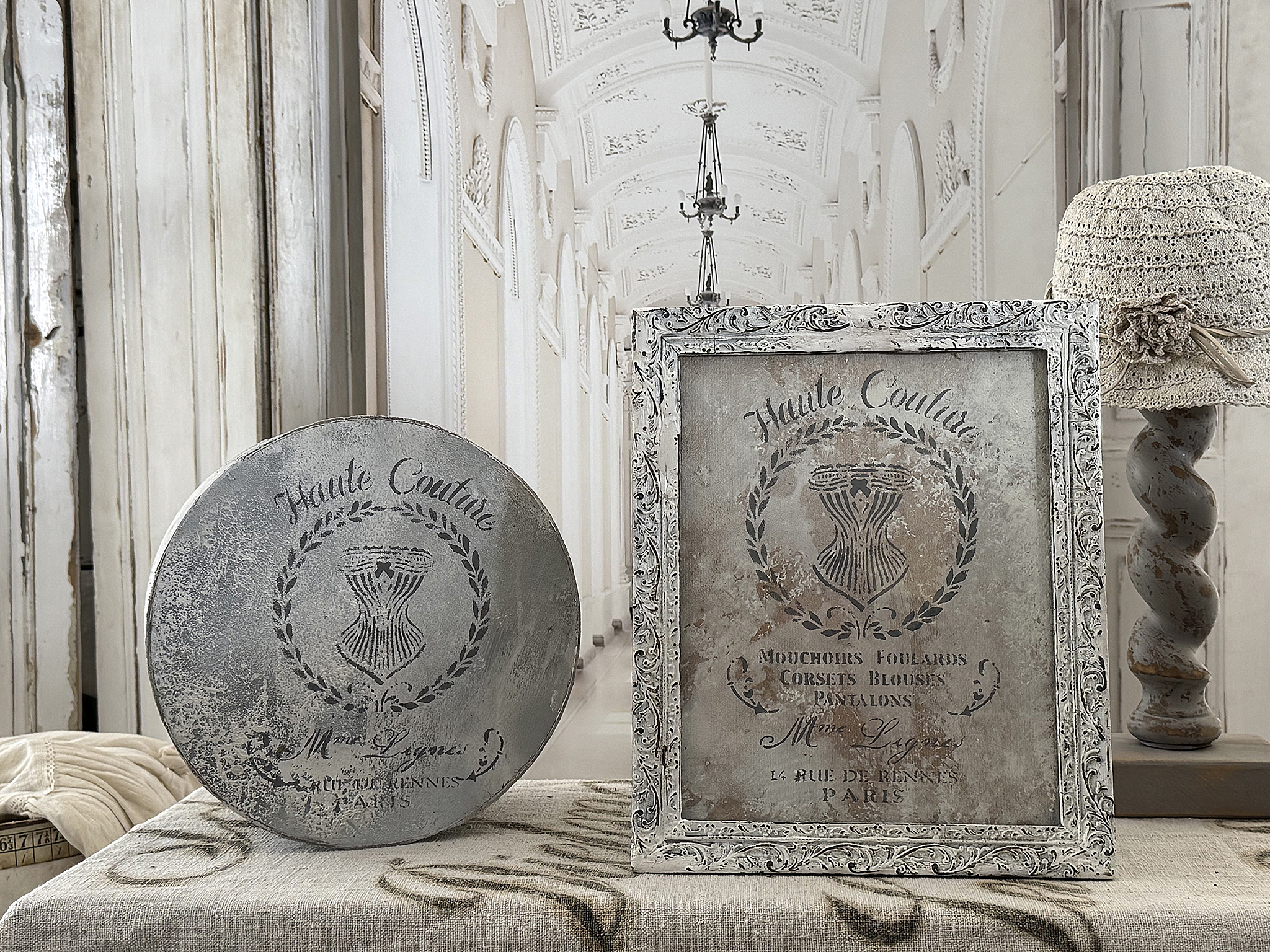 Romantisches Shabby Chic Deko-Duo – Haute Couture Bild & Vintage-Dose