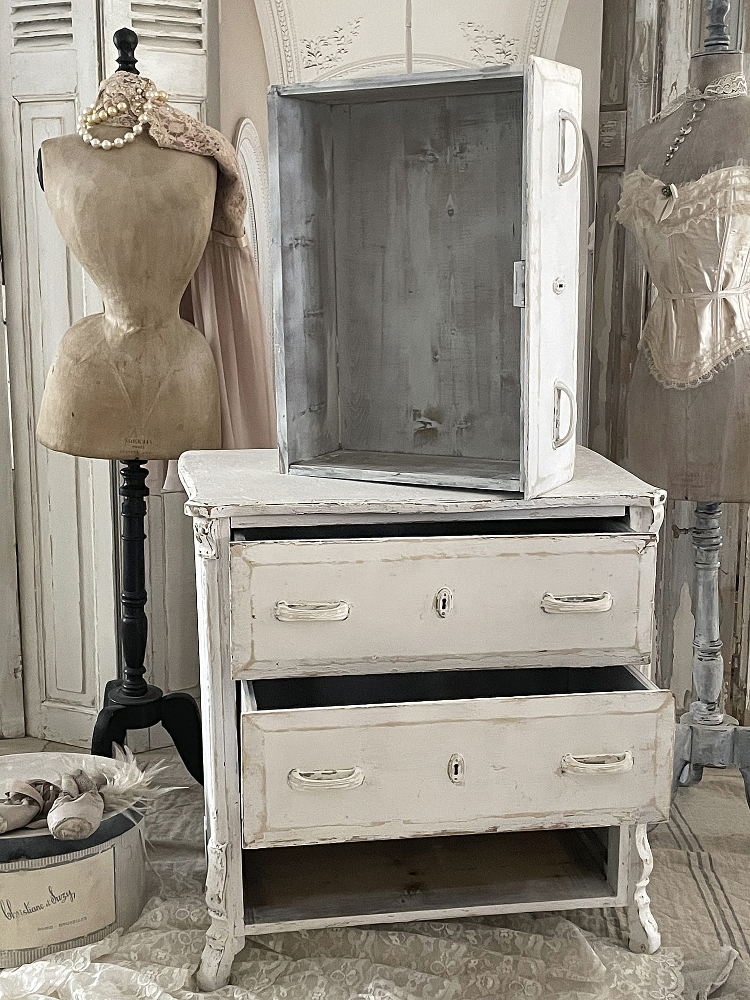Reizende antike Biedermeier Kommode Reizende antike Biedermeier Kommode