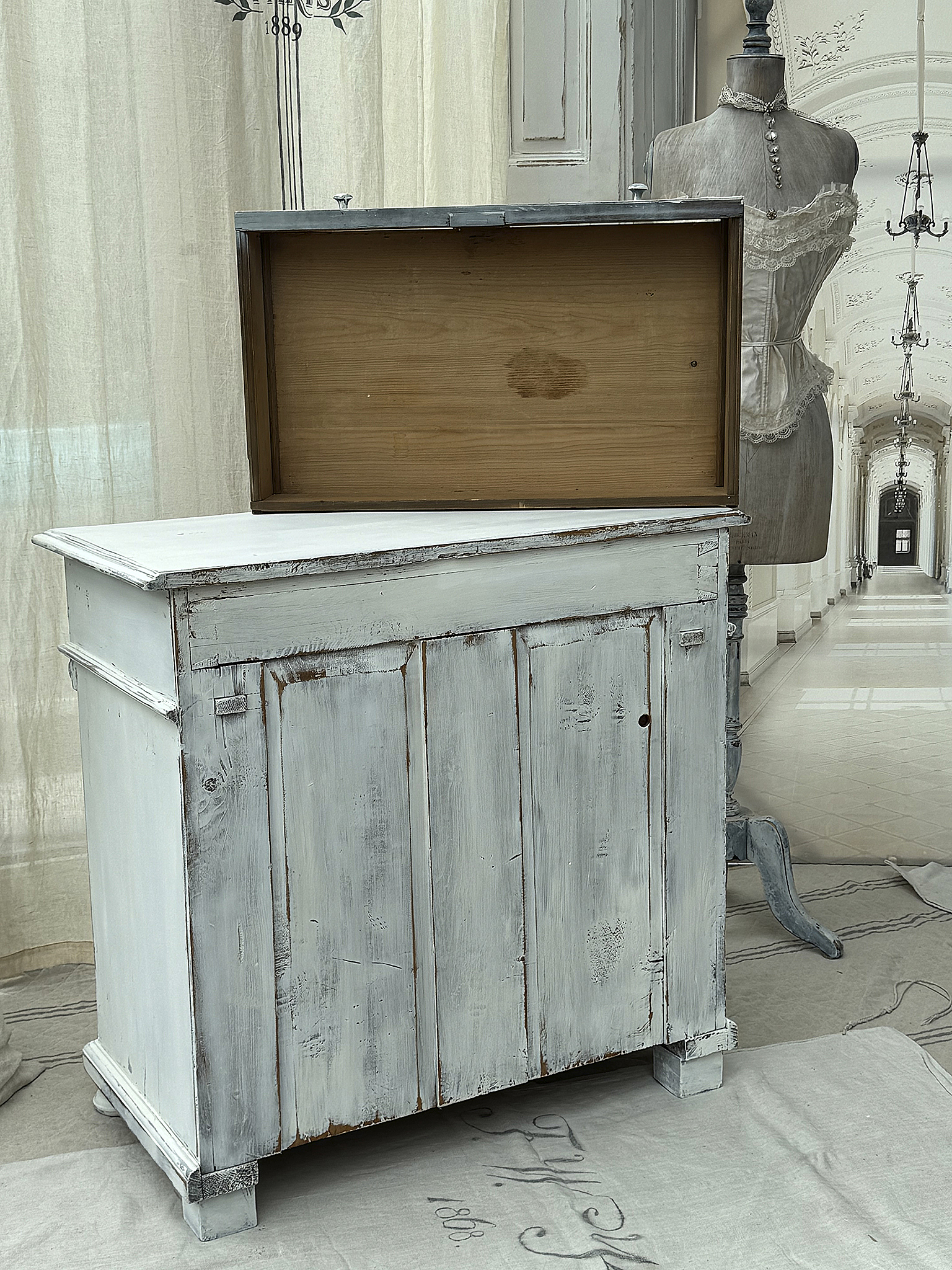 Antiker Beistellschrank/Kommode****
