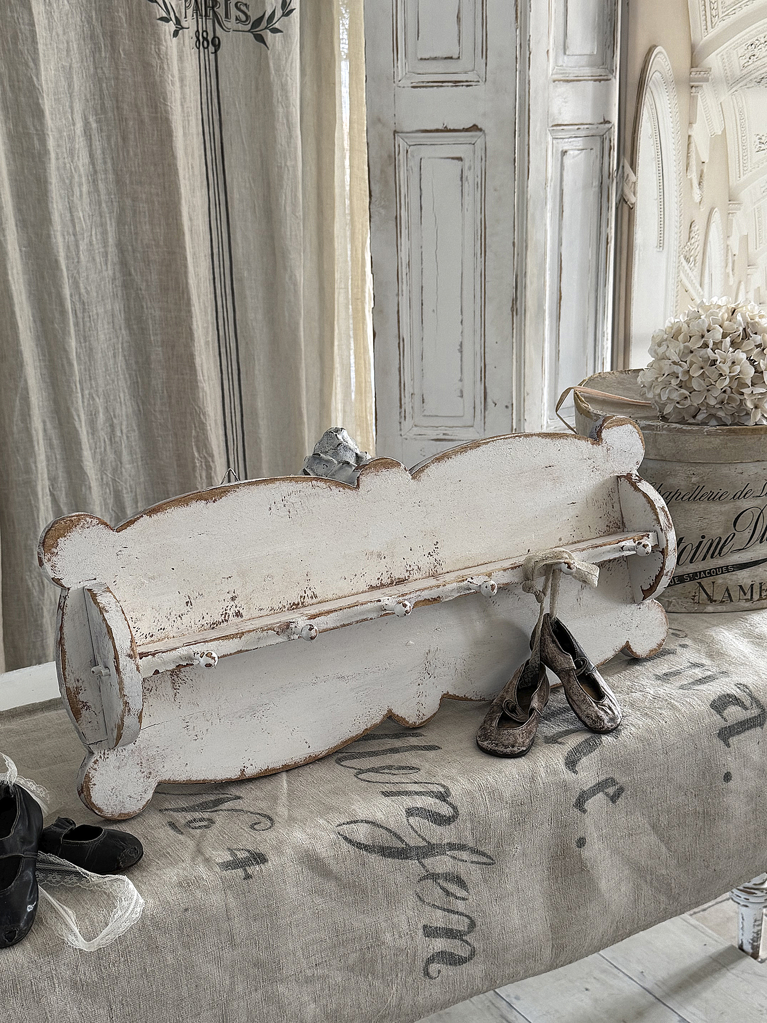 Süßes antikes Haken-Wandregal im Shabby-Chic***