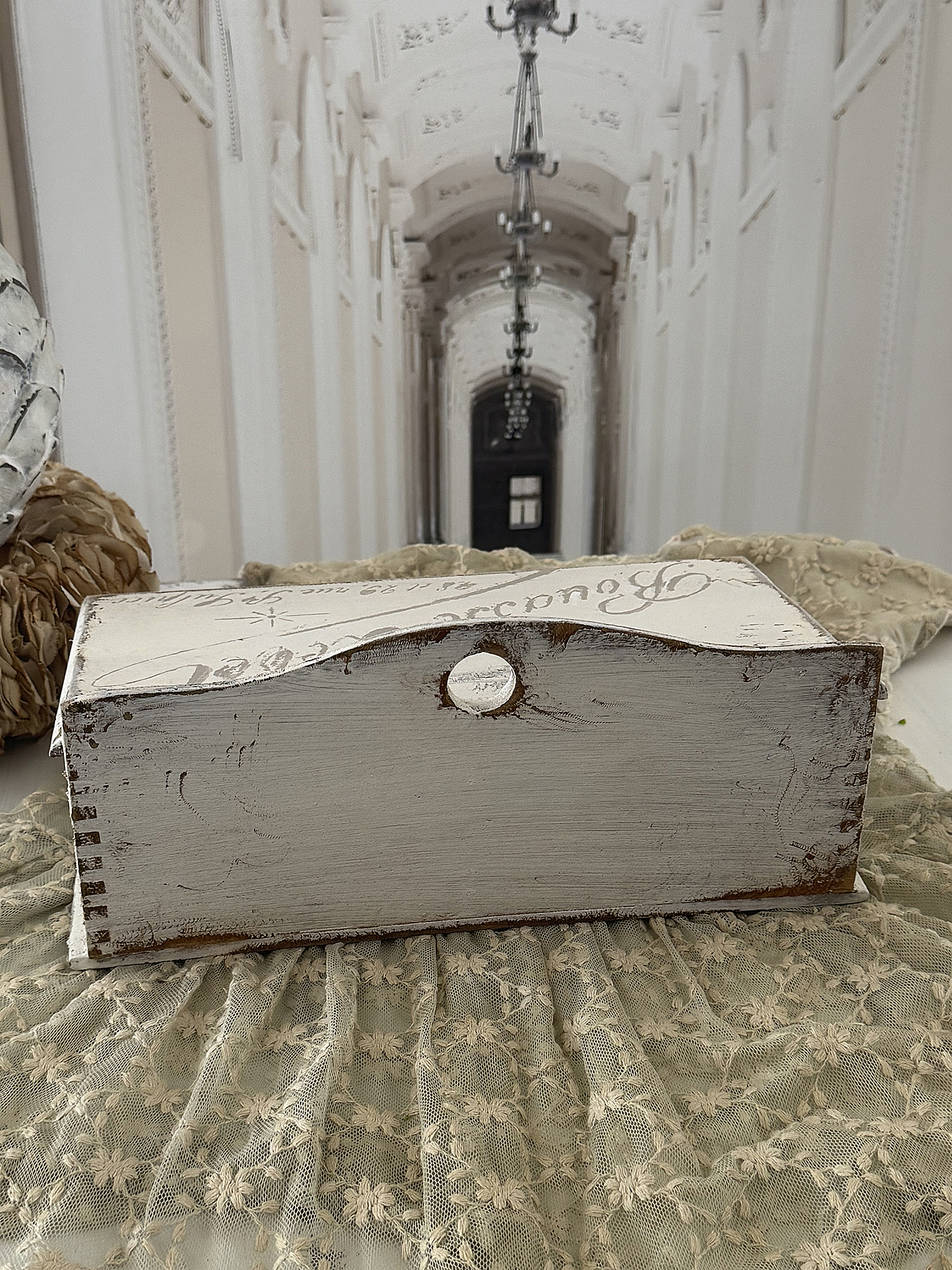 Alte Holzklappkiste im Shabby Chic mit französischen Schriftzügen***