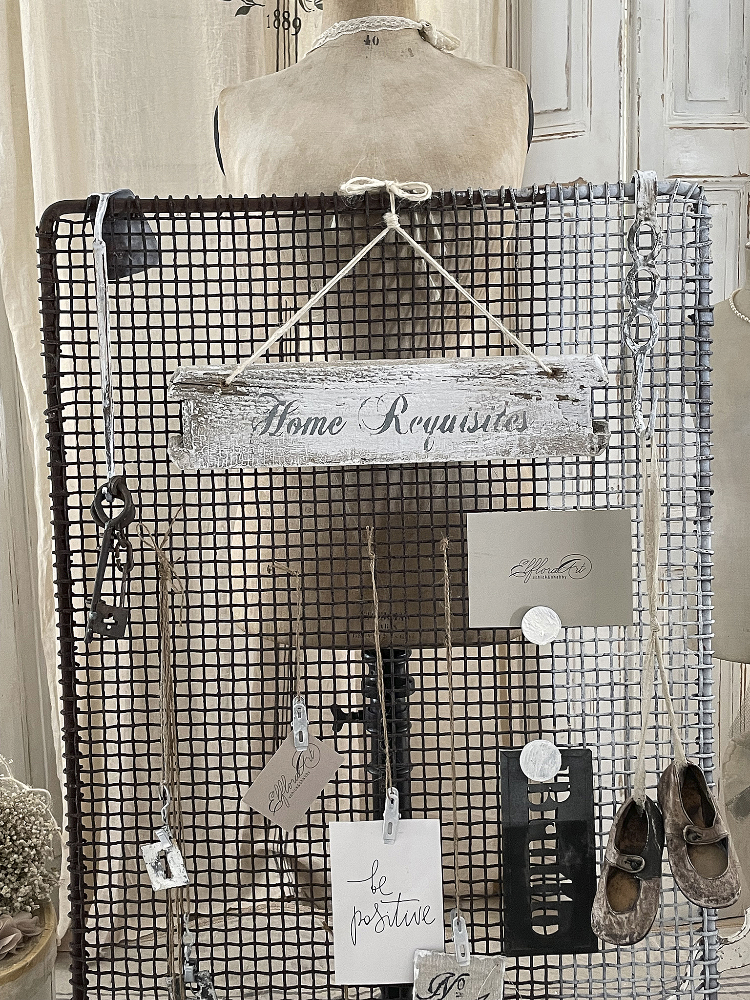 Großes Memoboard/Eisengitter Großes Memoboard/Eisengitter