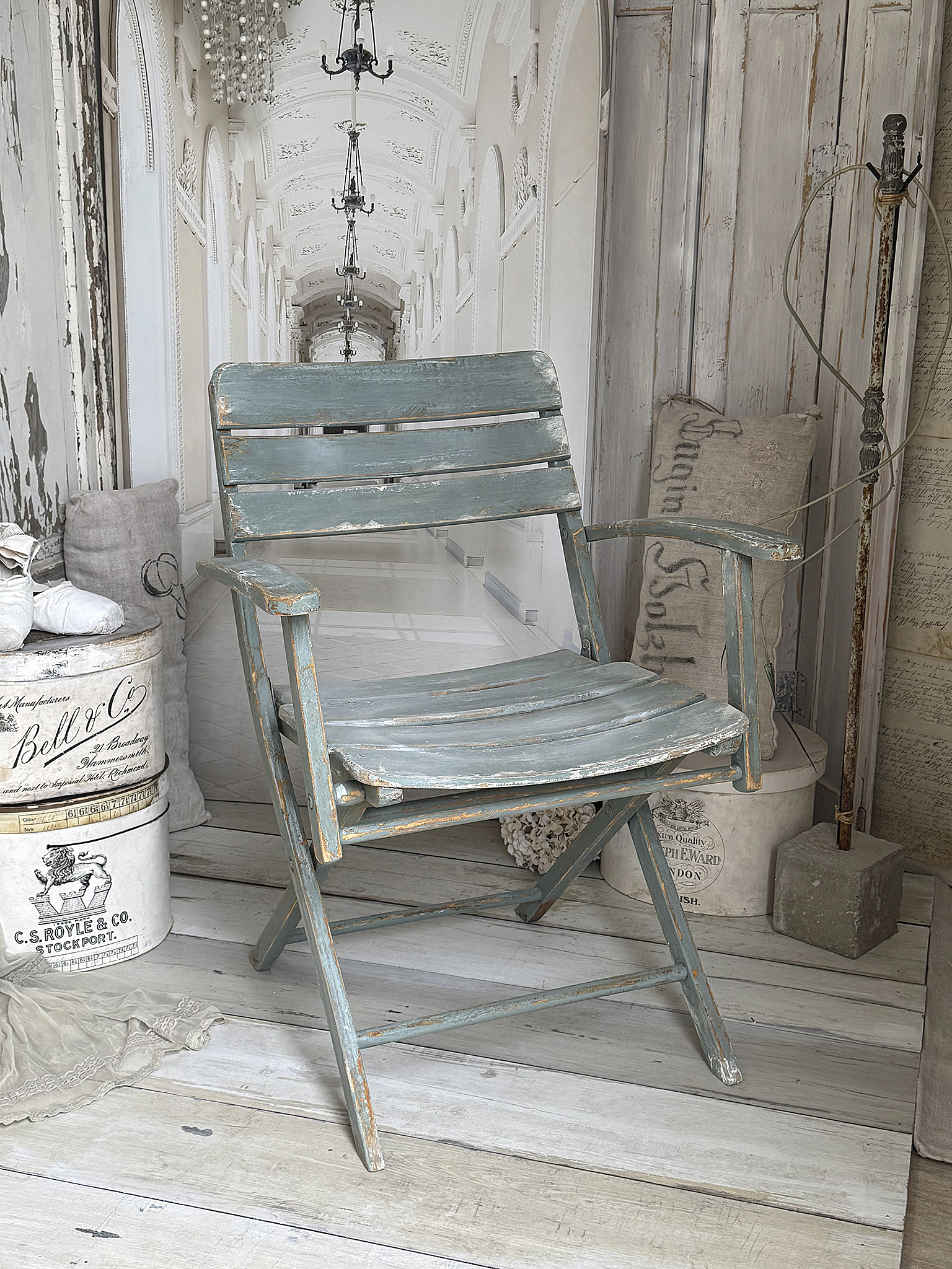 Alter breiter Klappstuhl in Salbei-Grün***