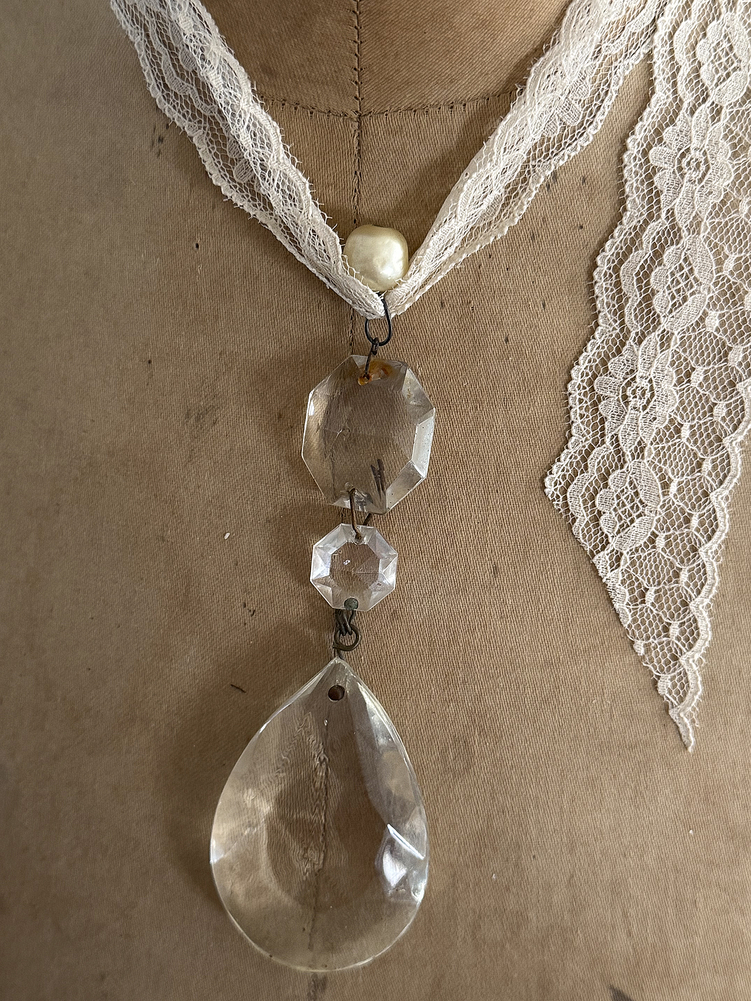 Collier für eine Schneiderpuppe Brocante***