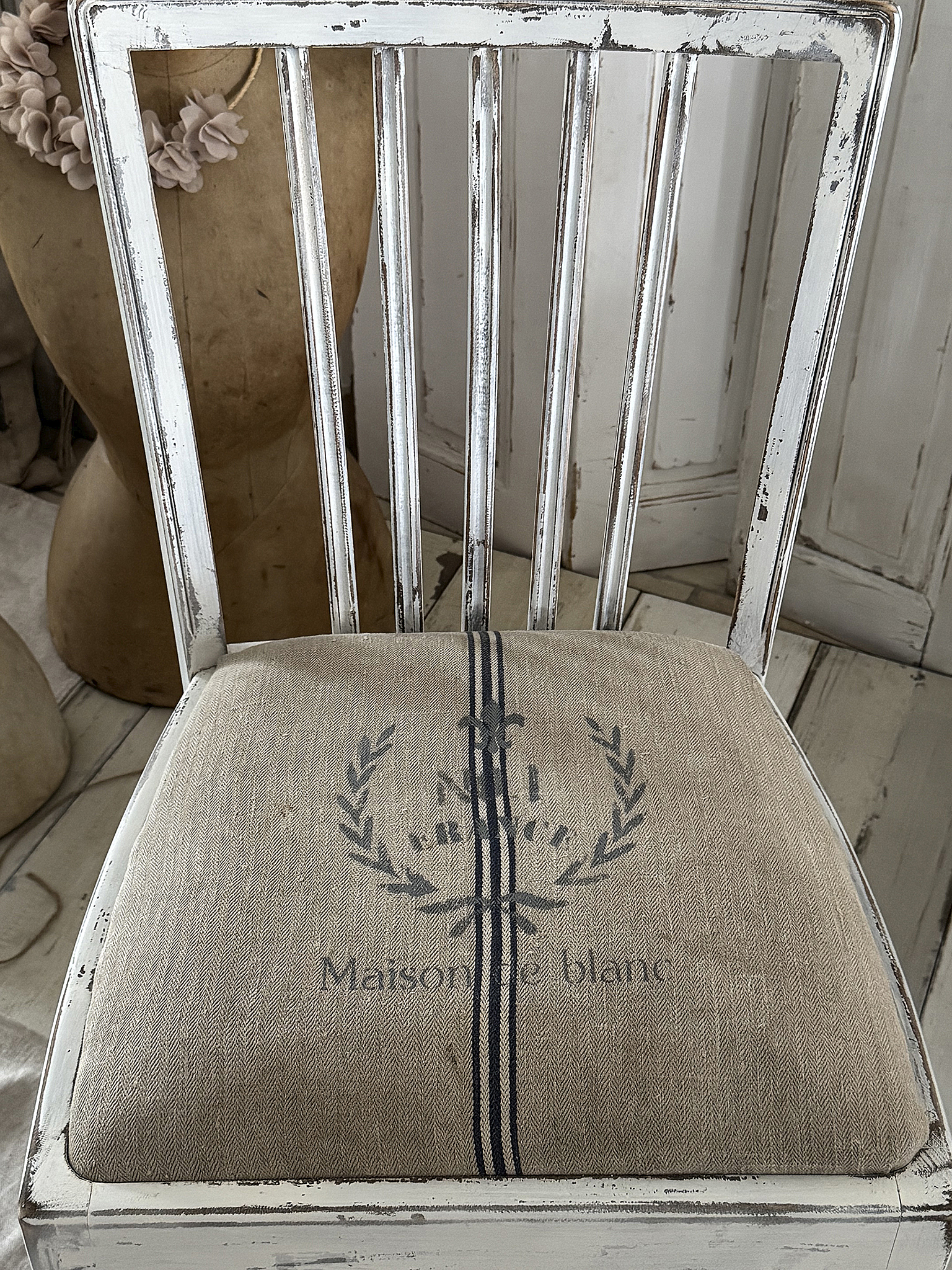 Alter Polsterstuhl mit Mehlsack***