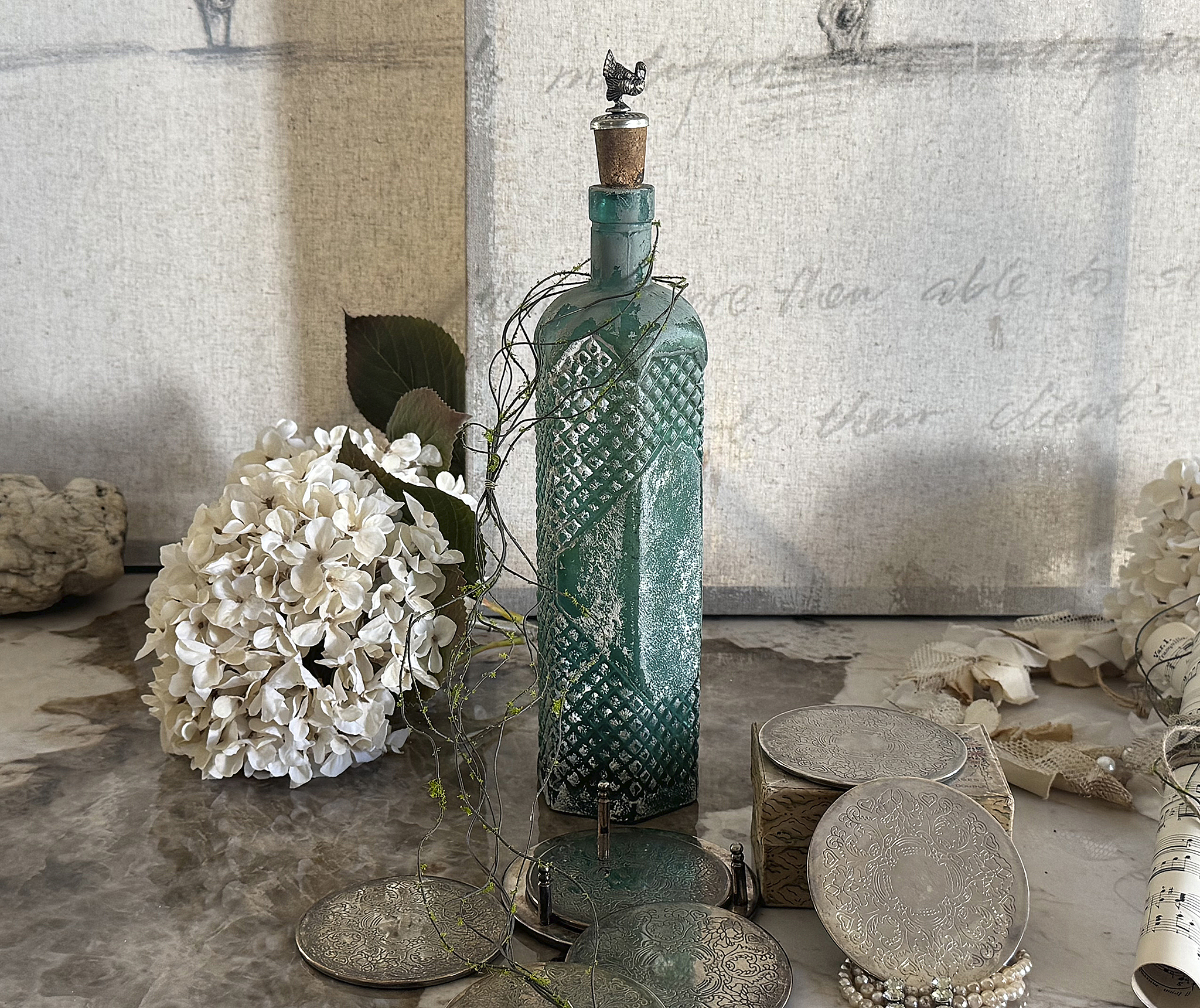 Antikes Vintage-Konvolut mit Glasflasche & Untersetzern aus Hotelsilber***