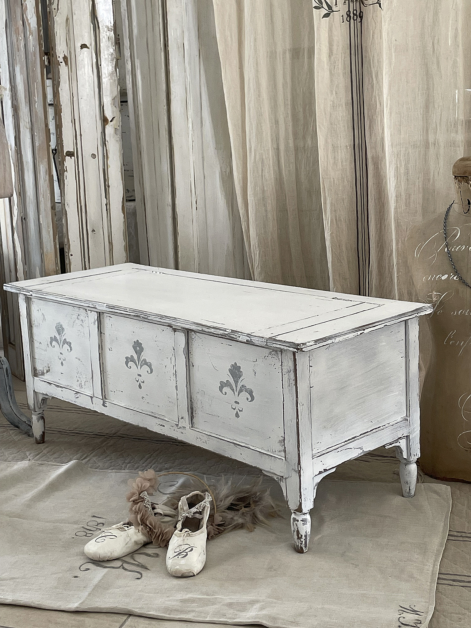 Alte Klapptruhe/Sitztruhe "shabby chic" ***