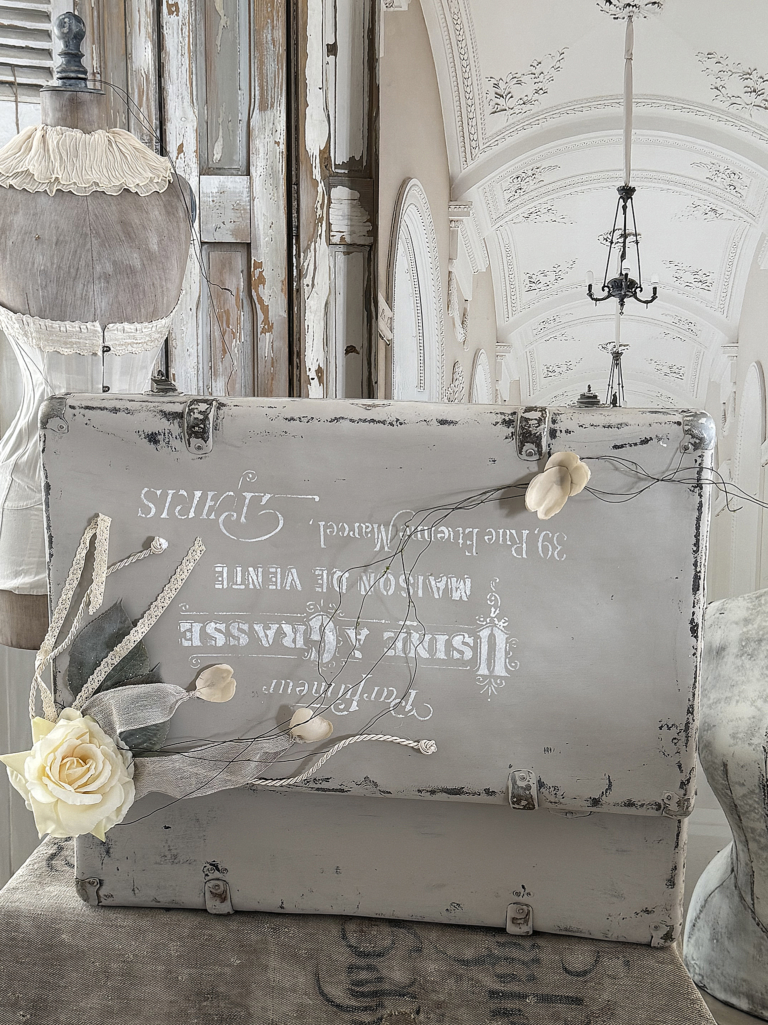 Alter Hartschalenkoffer im charmanten Shabby-Chic – romantisches Einzelstück***