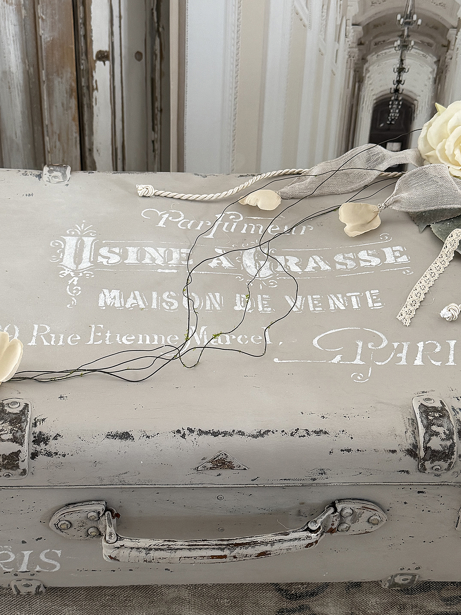 Alter Hartschalenkoffer im charmanten Shabby-Chic – romantisches Einzelstück***