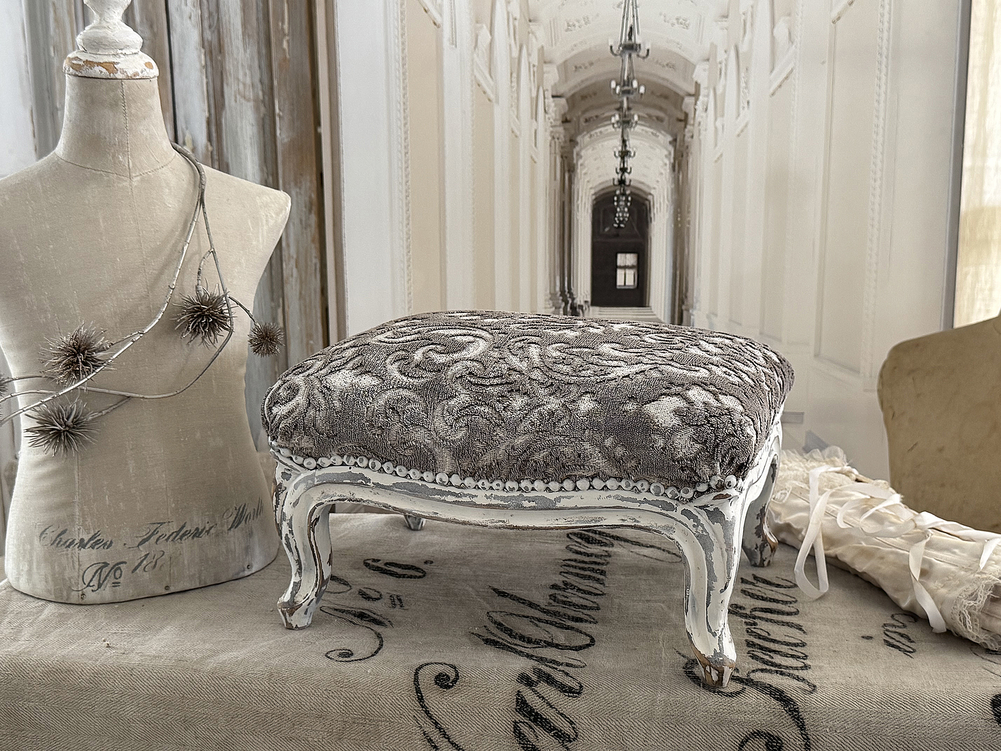 Süßes altes Fußbänkchen***