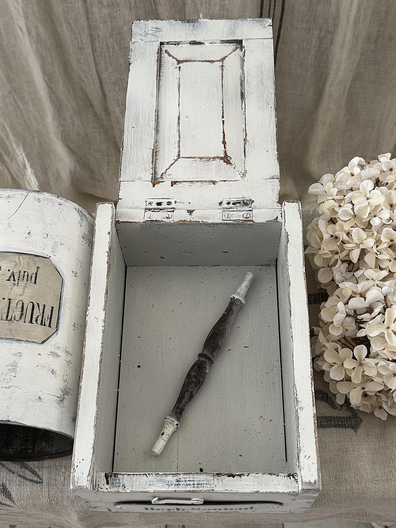 Stimmungsvolles altes Apotheker-Duo mit wunderschönem Shabby-Chic-Charme***
