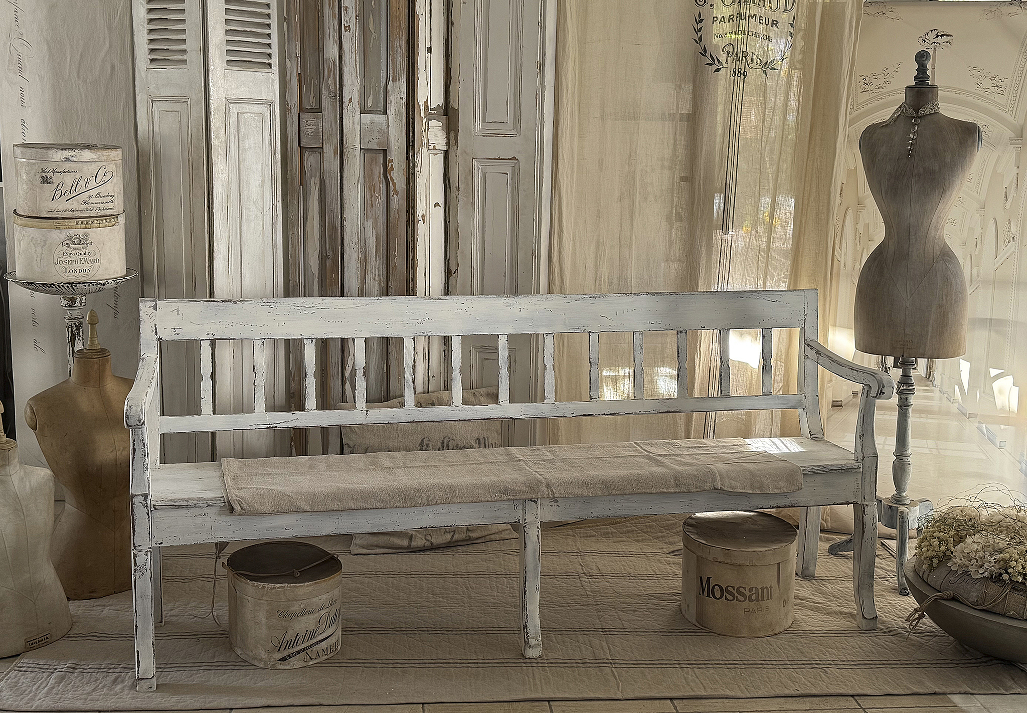 Antike, lange Biedermeierbank mit Armlehnen Liebhaberstück***