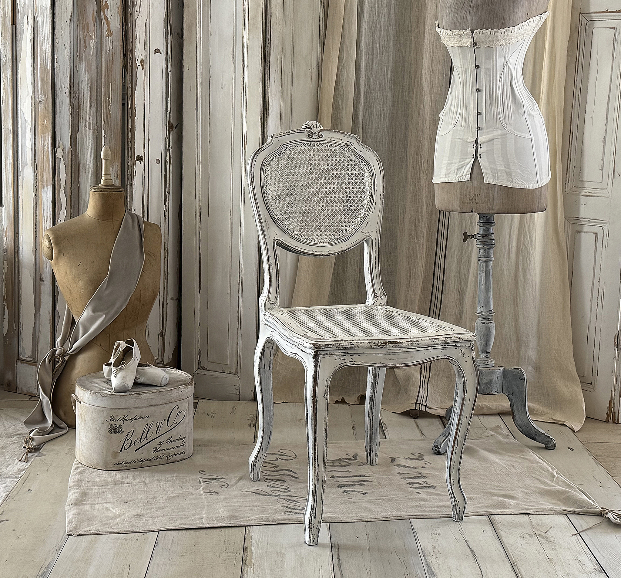 Zarter antiker Chippendale-Stuhl mit Wiener Geflecht – voller Anmut und Charme***