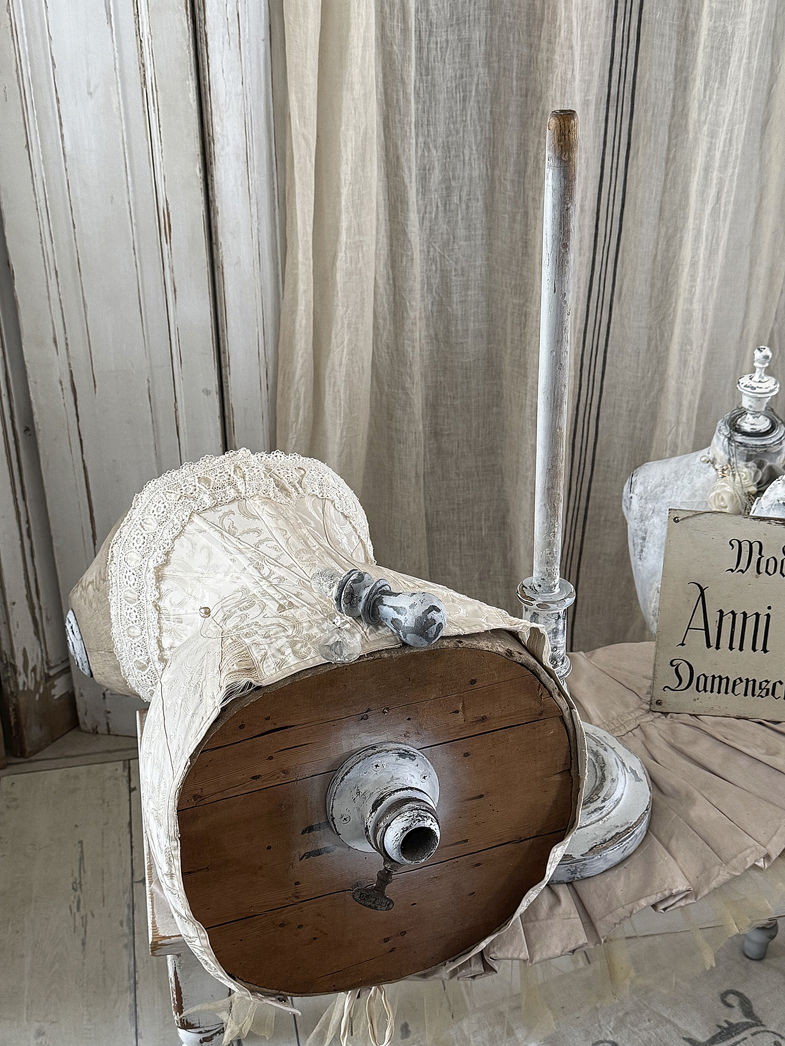 Antike Schneiderbüste „Wespentaille“ mit Vintage-Korsett – Sammlerstück***