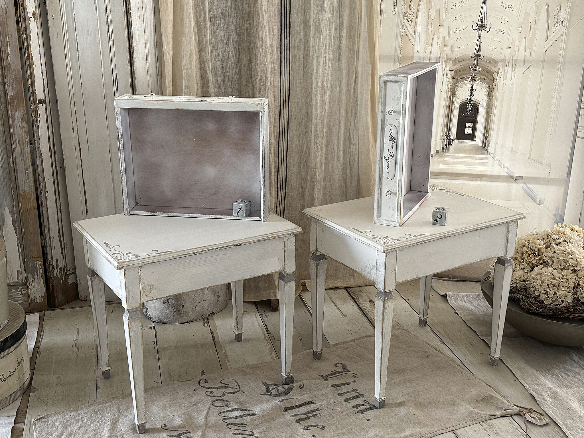 Charmantes Beistelltischchen „Madame Lignes“ im eleganten Shabby-Look***