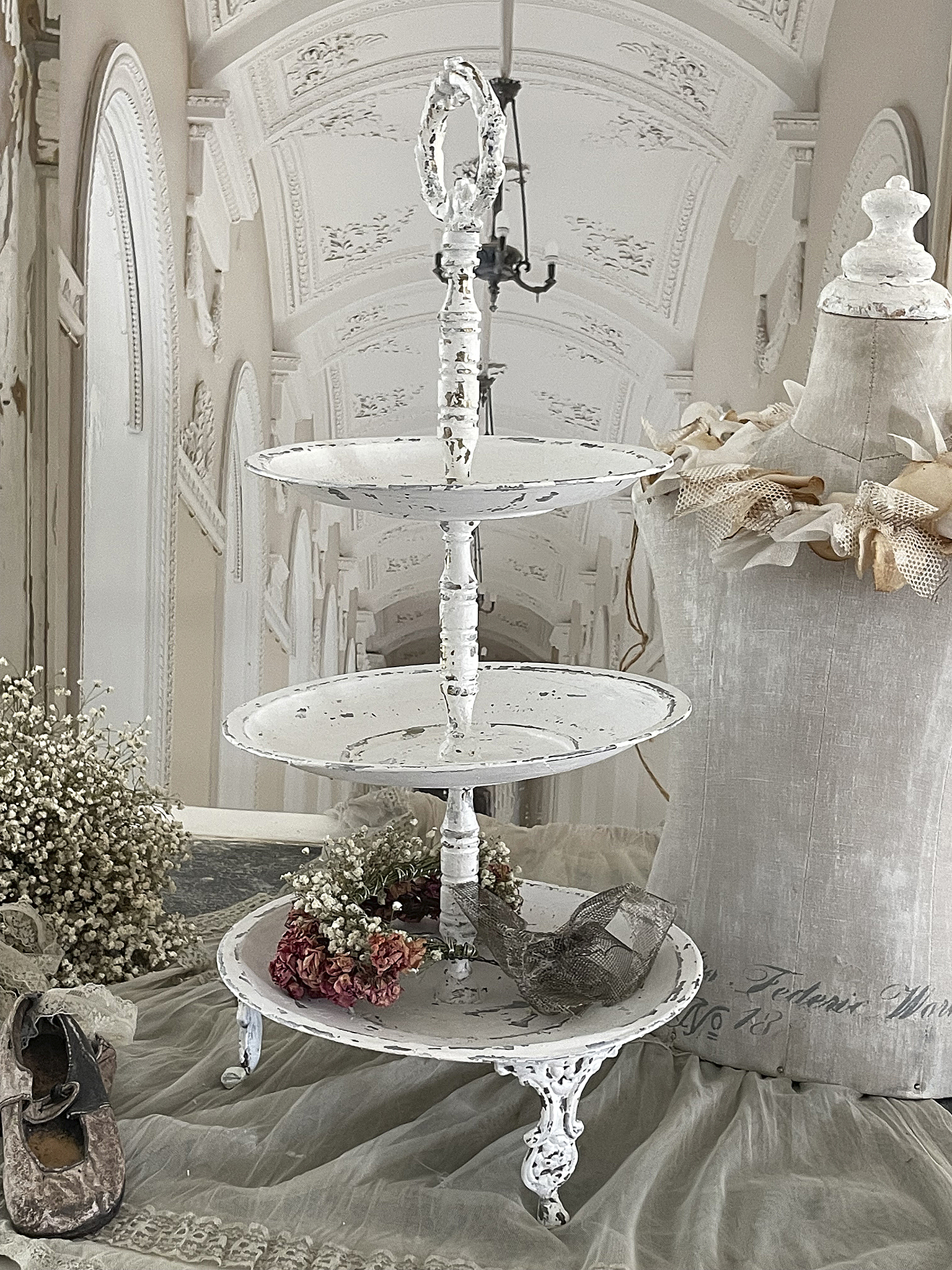 Alte Etagere im Shabbykleid*** Alte Etagere im Shabbykleid***