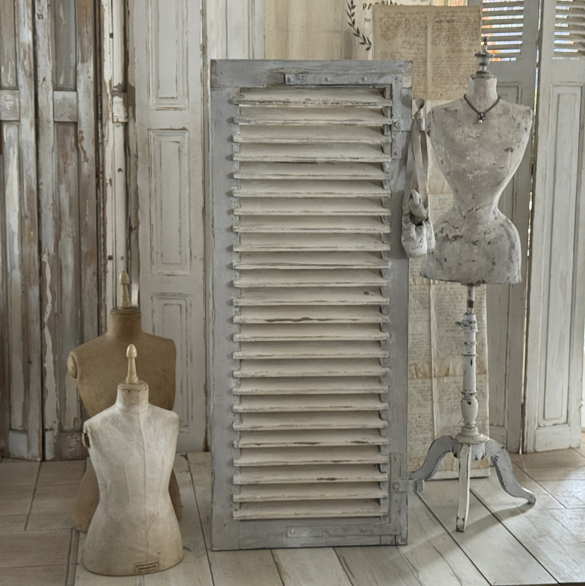 Wunderschöner antiker Lamellenladen im authentischen Vintage-Charme***